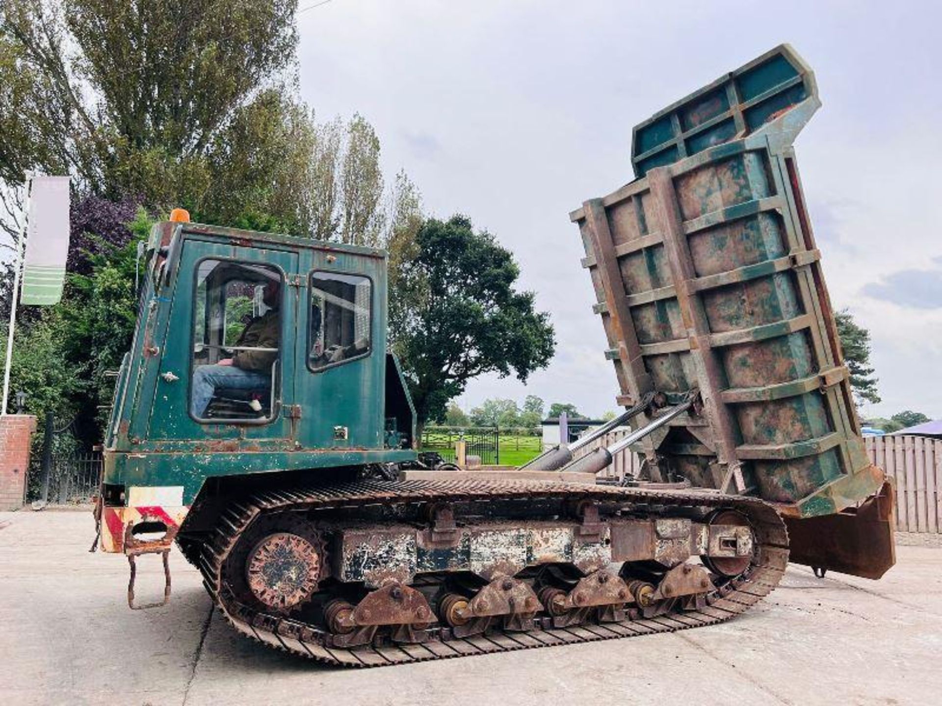 MOROOKA CG150 TRACKED DUMPER C/W RUBBER TRACKS & REVERSE CAMERA - RECENTLY SERVICED - Image 18 of 19