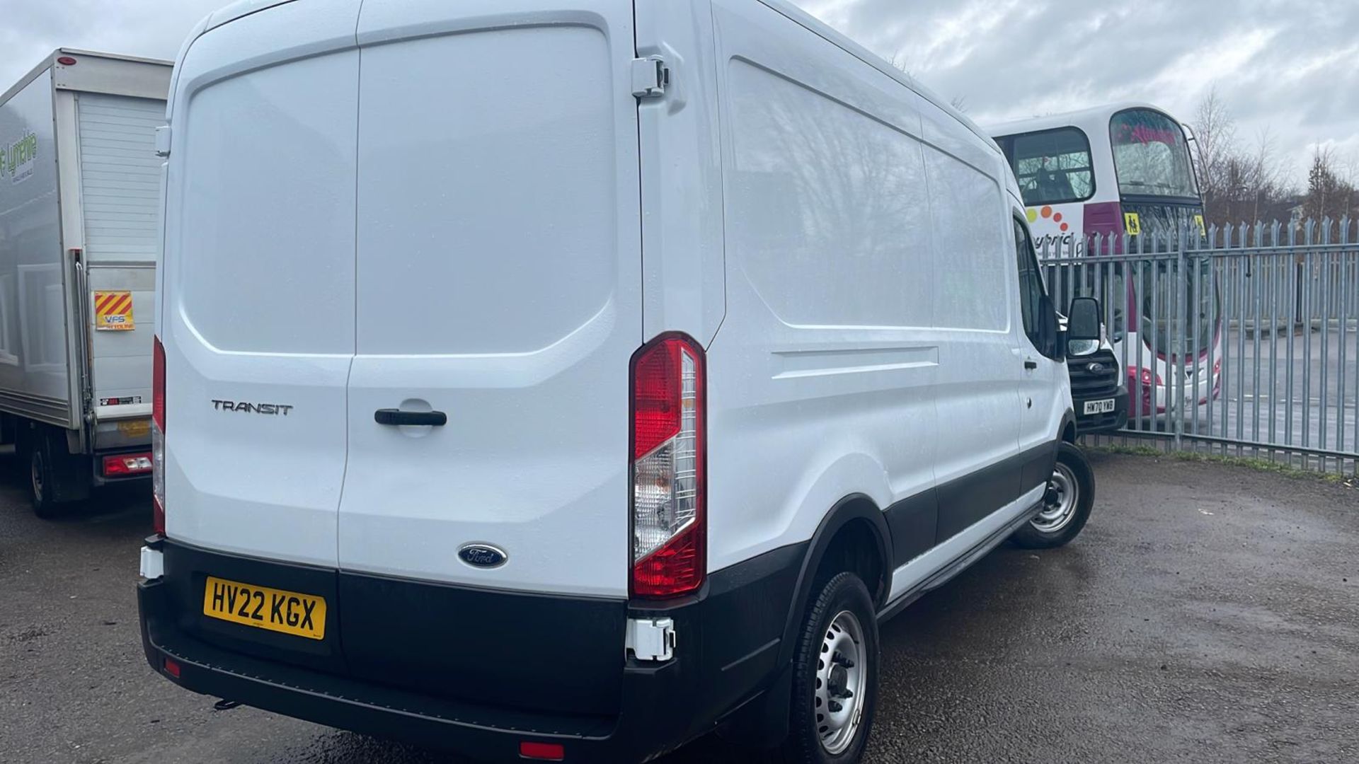 2022 22 PLATE FORD TRANSIT 350 LEADER ECO BLUE PANEL VAN - 24,186 WARRANTED MILES - FWD. - Image 4 of 9