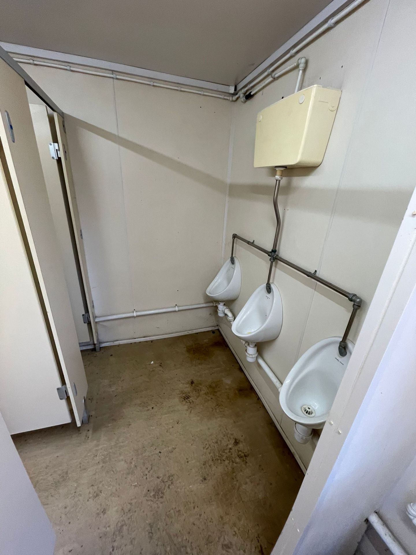 16X10FT TOILET BLOCK - 1X DISABLED/WOMEN’S TOILET - 3X MALES TOILET AND 3X URINALS - Image 4 of 8