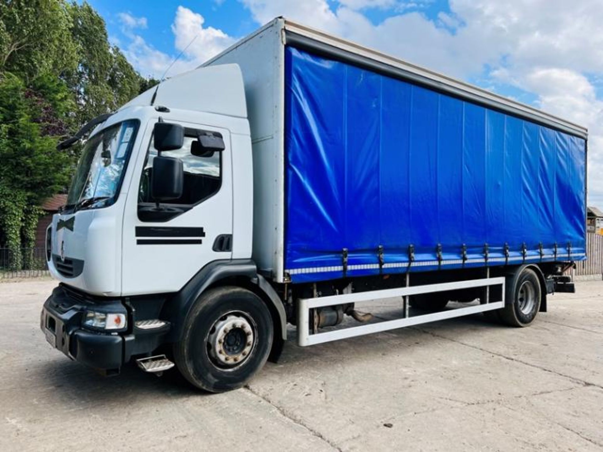 RENAULT MIDLUM 4X2 CURTAIN SIDE LORRY *YEAR 2009* C/W TAIL LIFT - Image 2 of 13