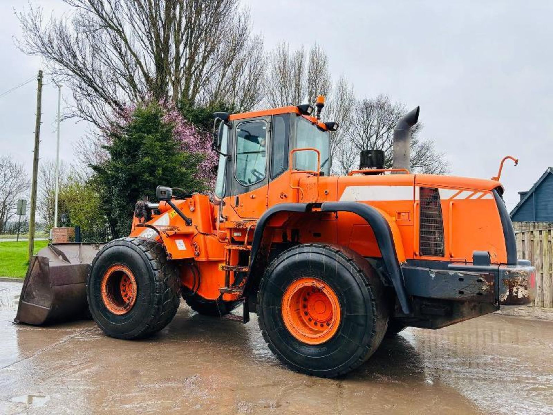 DOOSAN DL300 4WD LOADING SHOVEL *YEAR 2011* C/W REVERSE CAMERA - Image 12 of 18