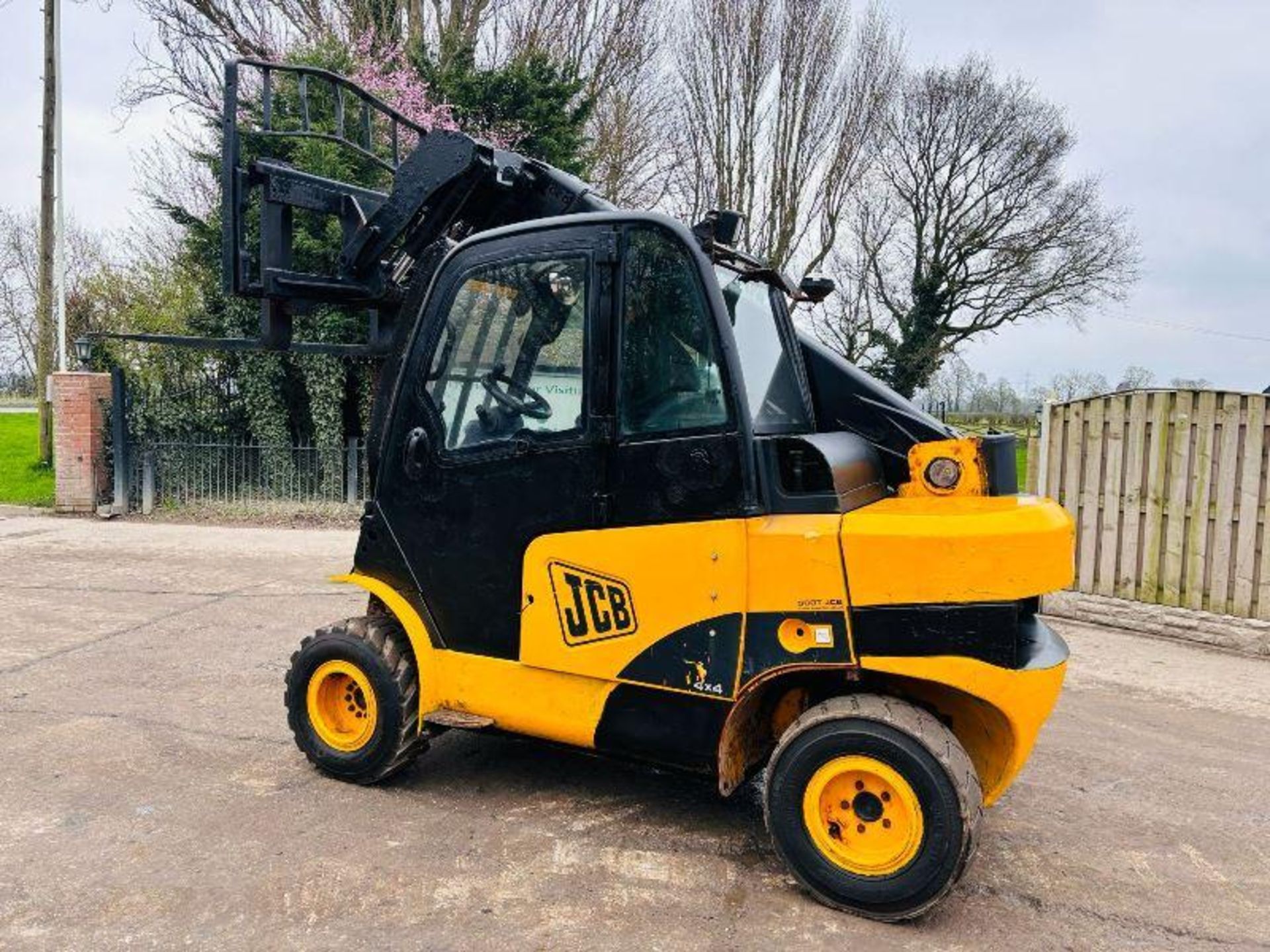JCB TLT35D 4WD TELETRUCK *YEAR 2010* C/W PALLET TINES - Image 6 of 17