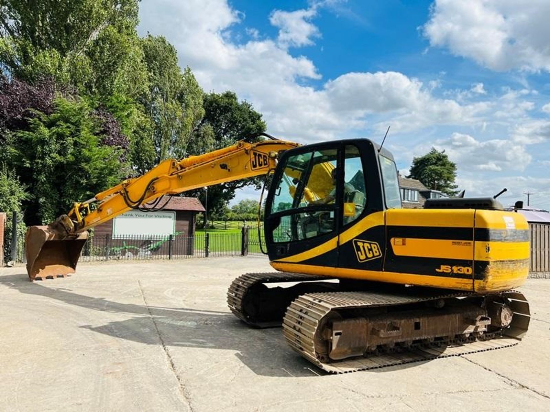 JCB JS130 TRACKED EXCAVATOR C/W QUICK HITCH & BUCKET - Image 2 of 11