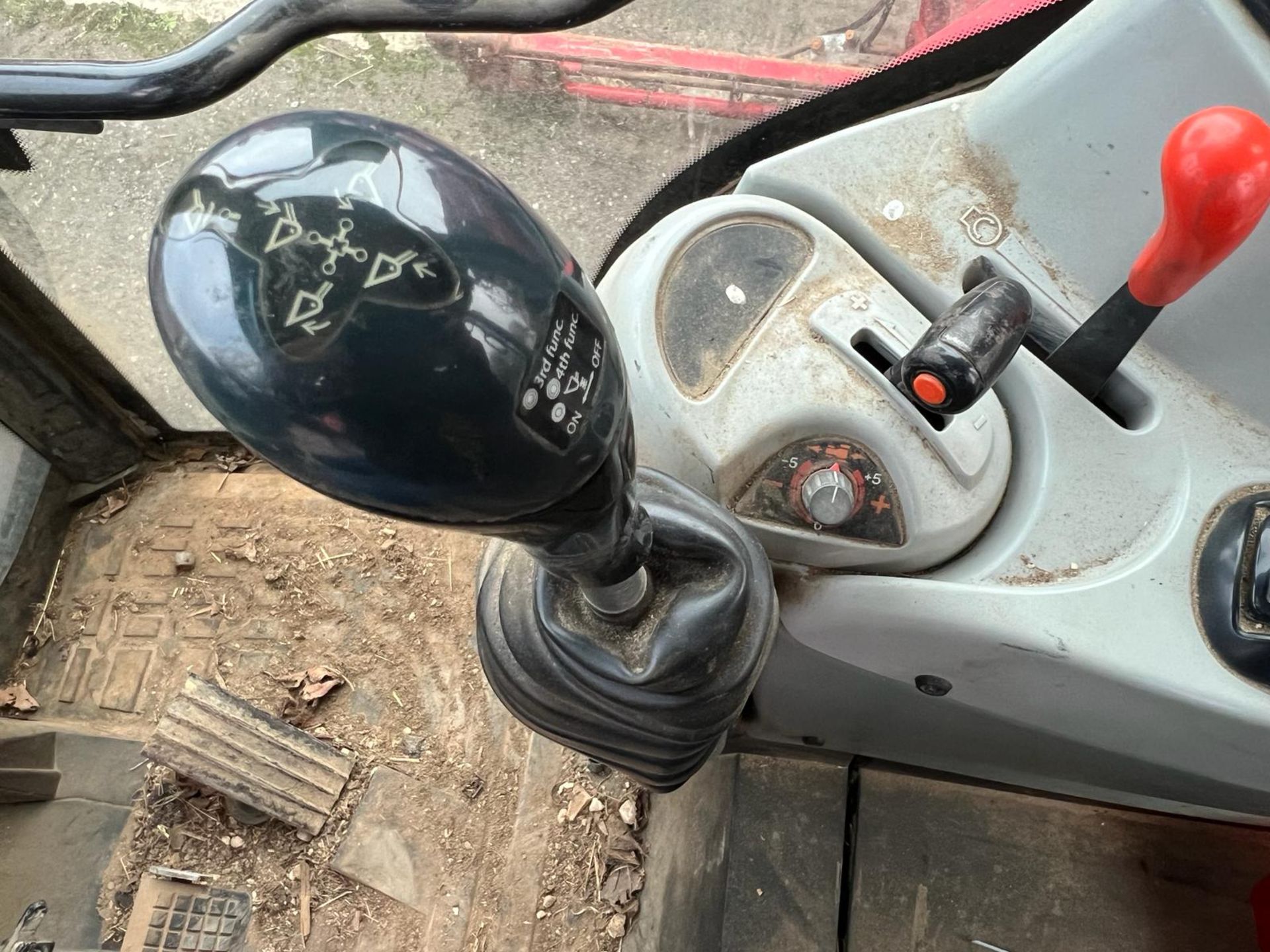 2010 MASSEY FERGUSON 5455 - LOADER TRACTOR - 7700 HOURS - Image 17 of 30