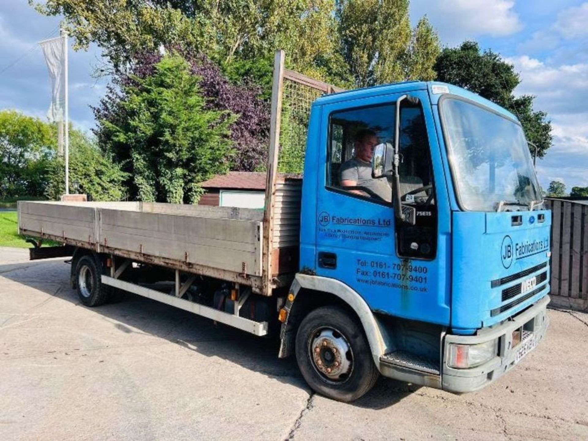 IVECO 4X2 FLAT BED LORRY C/W DROP SIDE BODY - Bild 4 aus 11