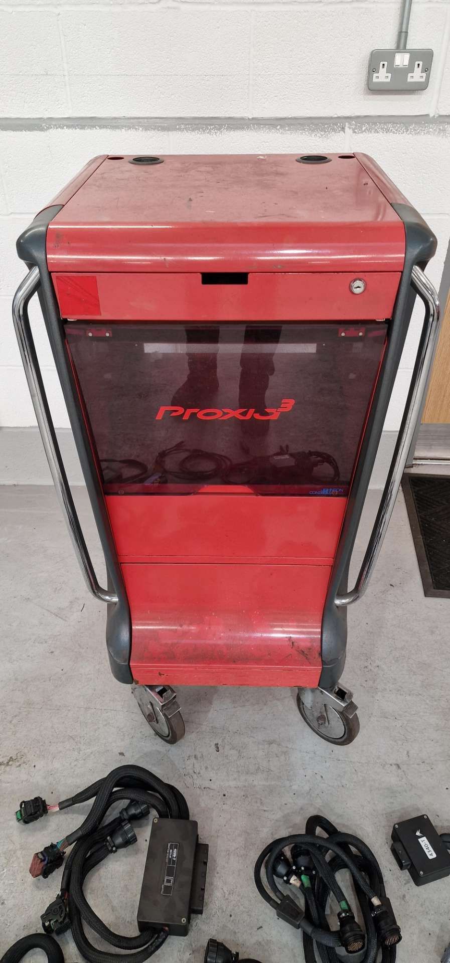 EX-CITROEN DIAGNOSTIC TROLLEY PROXI 3, with some diagnostic kit - Image 3 of 4