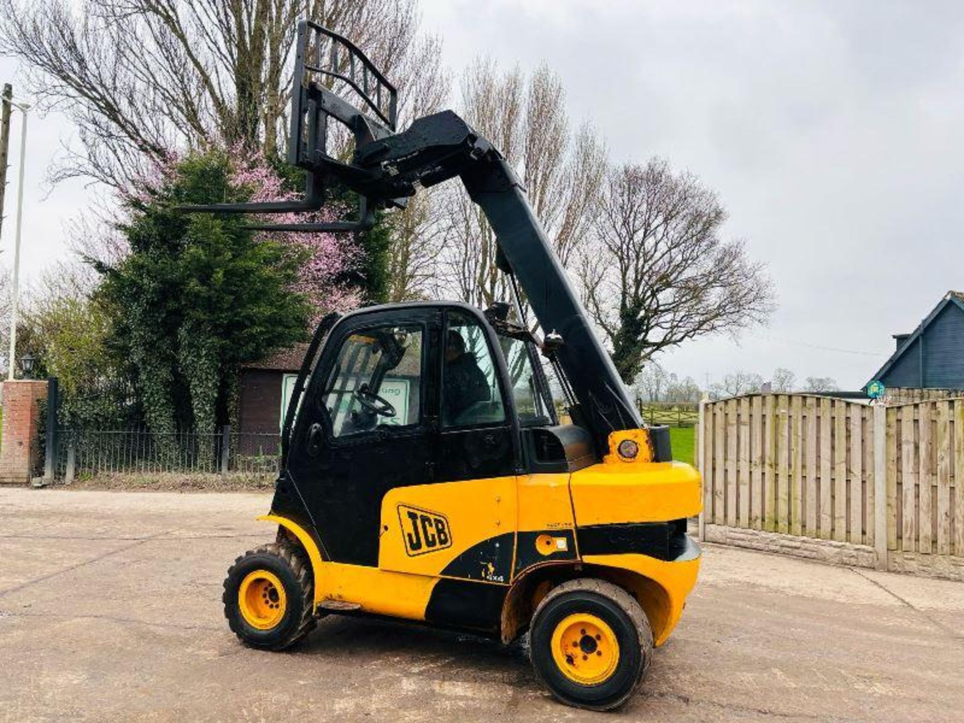 JCB TLT35D 4WD TELETRUCK *YEAR 2010* C/W PALLET TINES - Image 10 of 17