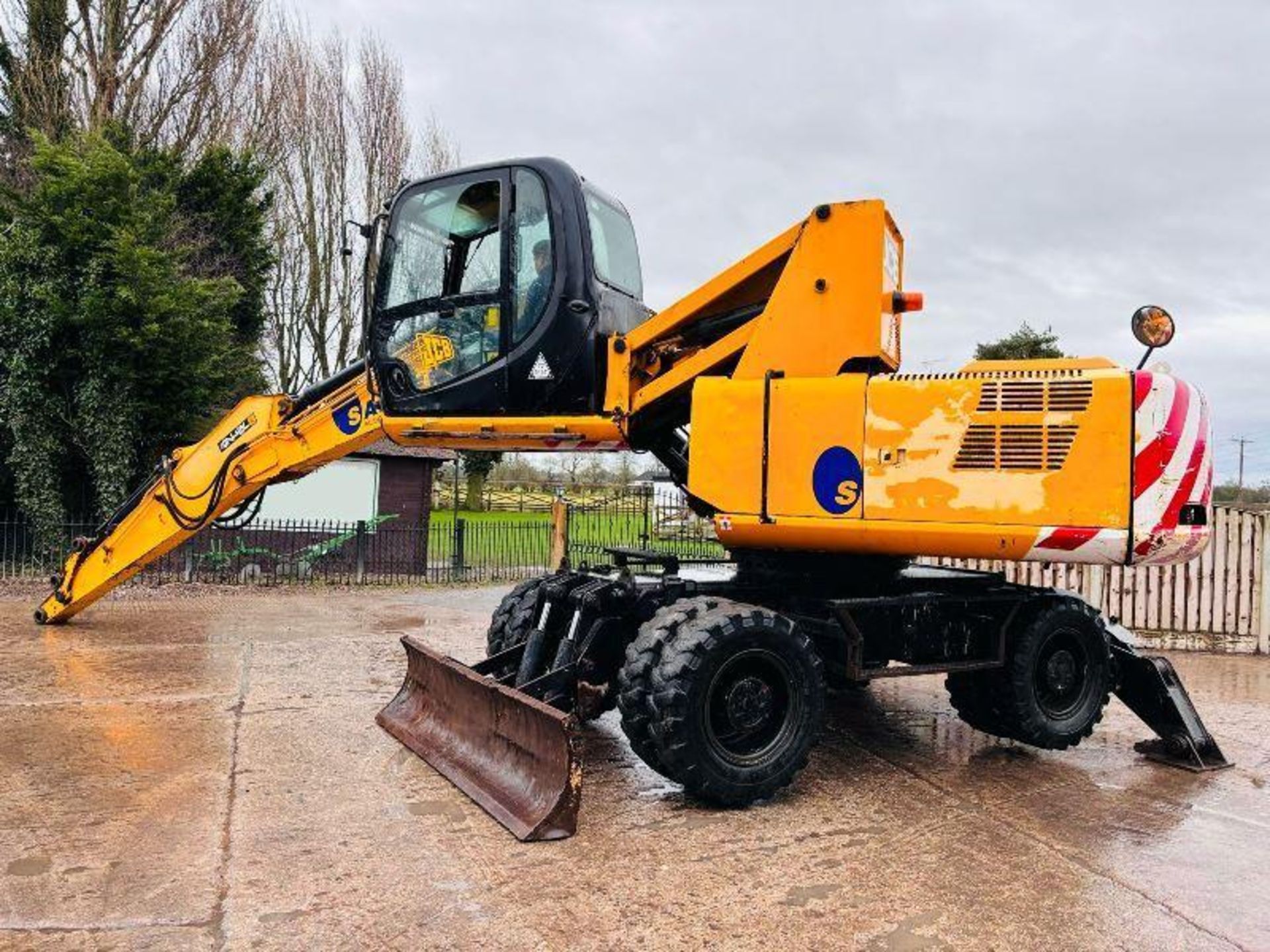 JCB JS175W WHEELED EXCAVATOR *YEAR 2012* C/W FRONT BLADE - Image 18 of 19