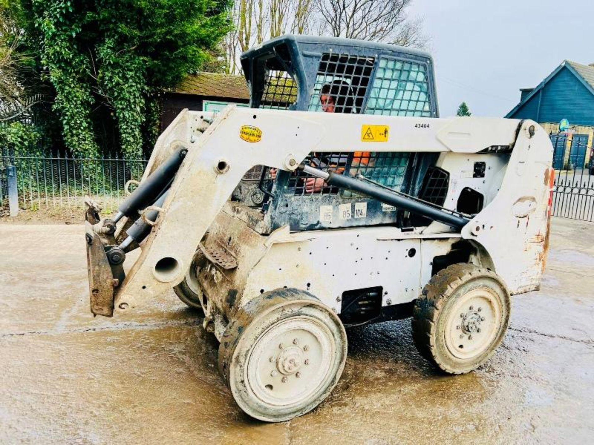 BOBCAT S220 SKIDSTEER *HIGH FLOW* C/W SOLID TYRES - Image 7 of 15