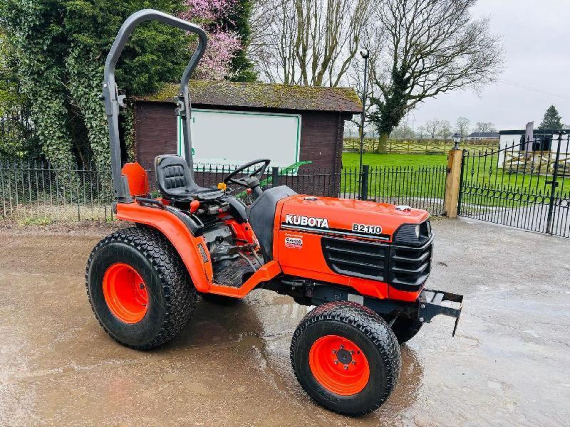 KUBOTA B2110 4WD TRACTOR C/W ROLE BAR - Image 13 of 15