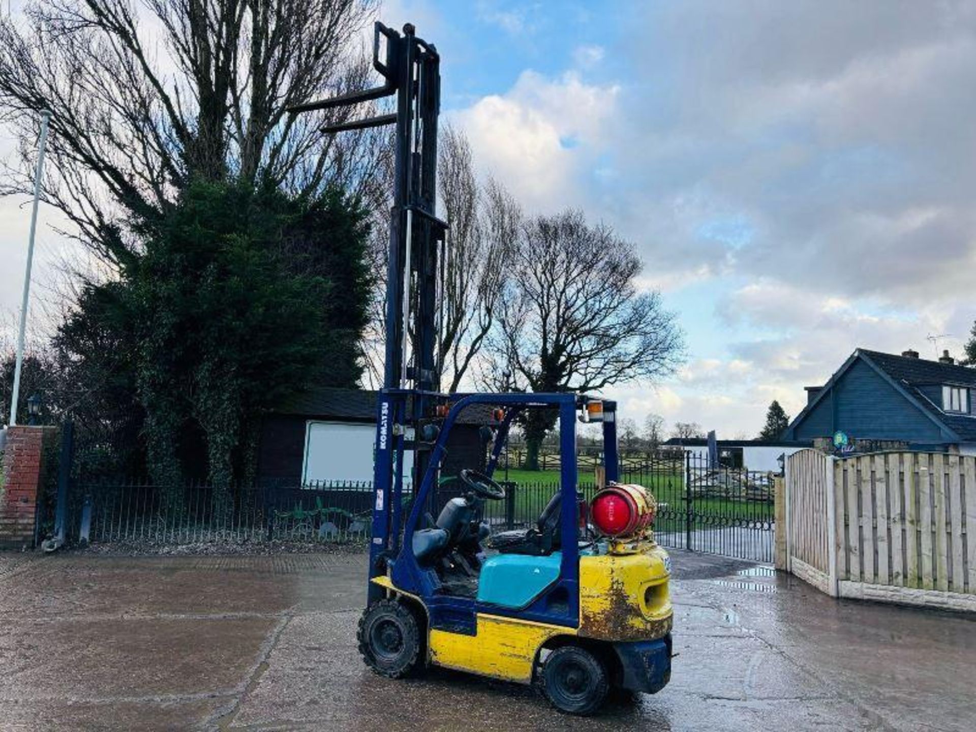 KOMATSU FG18HT-17 CONTAINER SPEC FORKLIFT C/W 3 STAGE MAST - Image 10 of 12