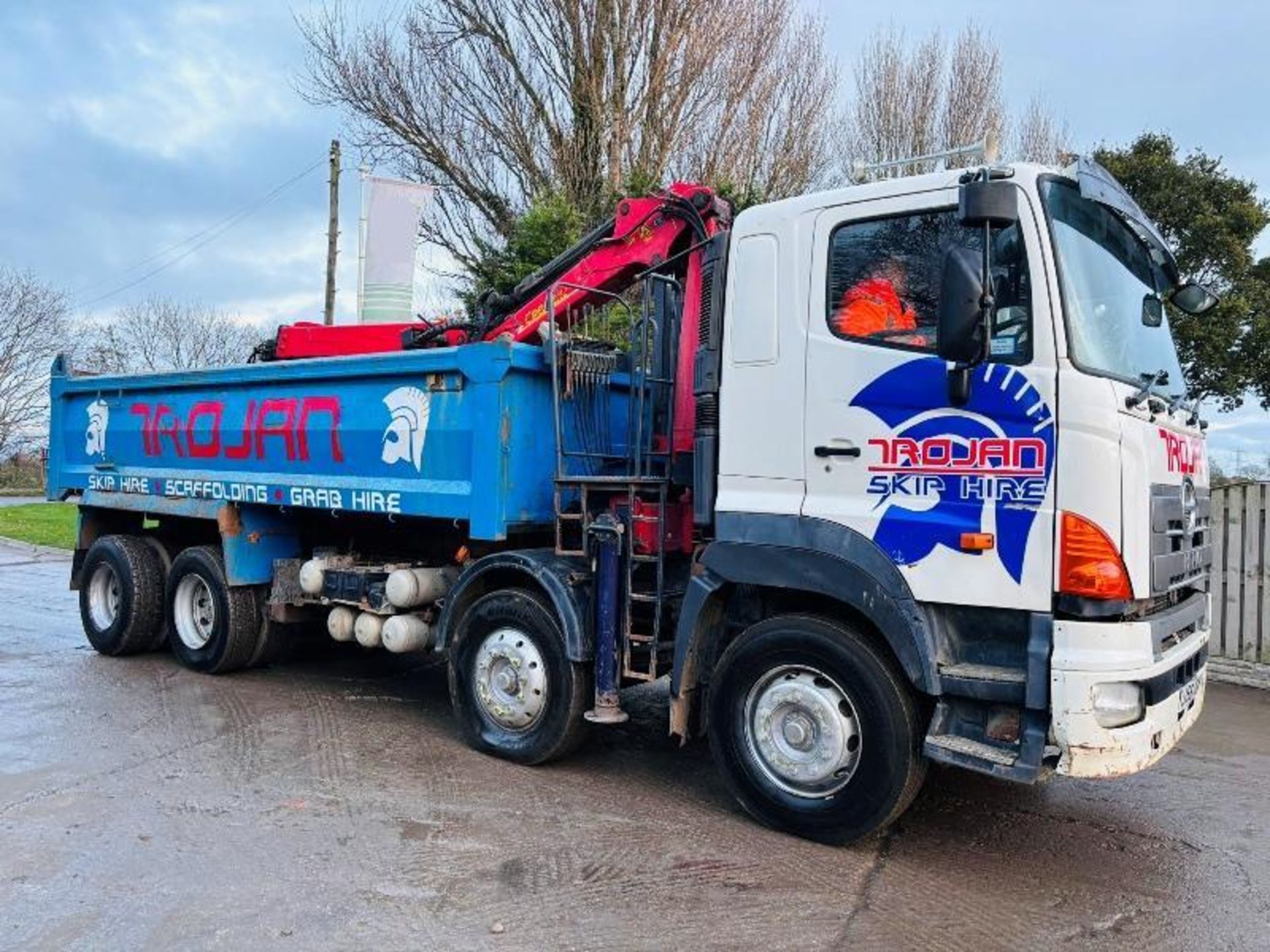 HINO FY1EUP 8X4 DOUBLE DRIVE TIPPER C/W MANUAL GEAR BOX, CRANE & GRAB - Image 19 of 20