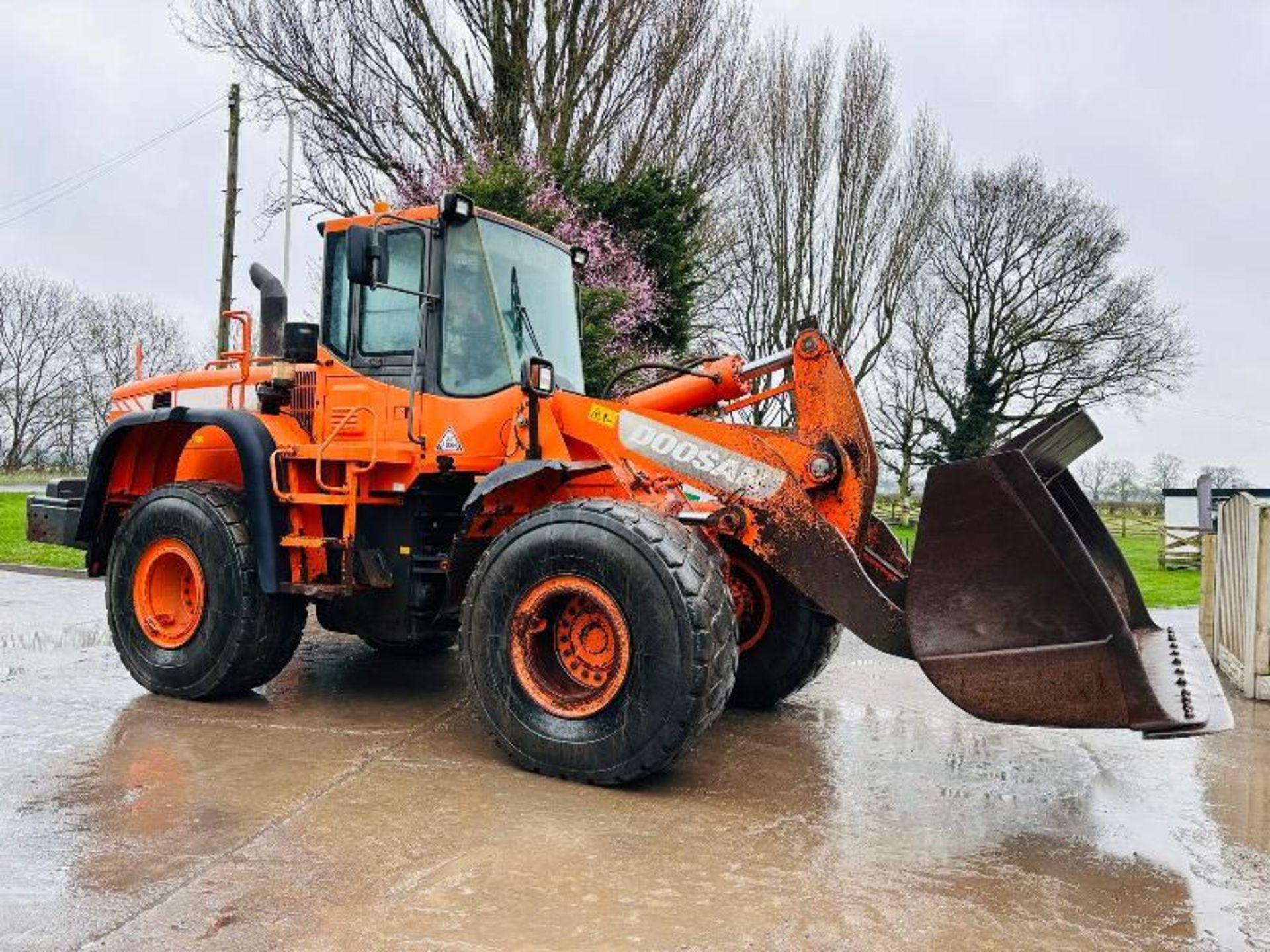 DOOSAN DL300 4WD LOADING SHOVEL *YEAR 2011* C/W REVERSE CAMERA