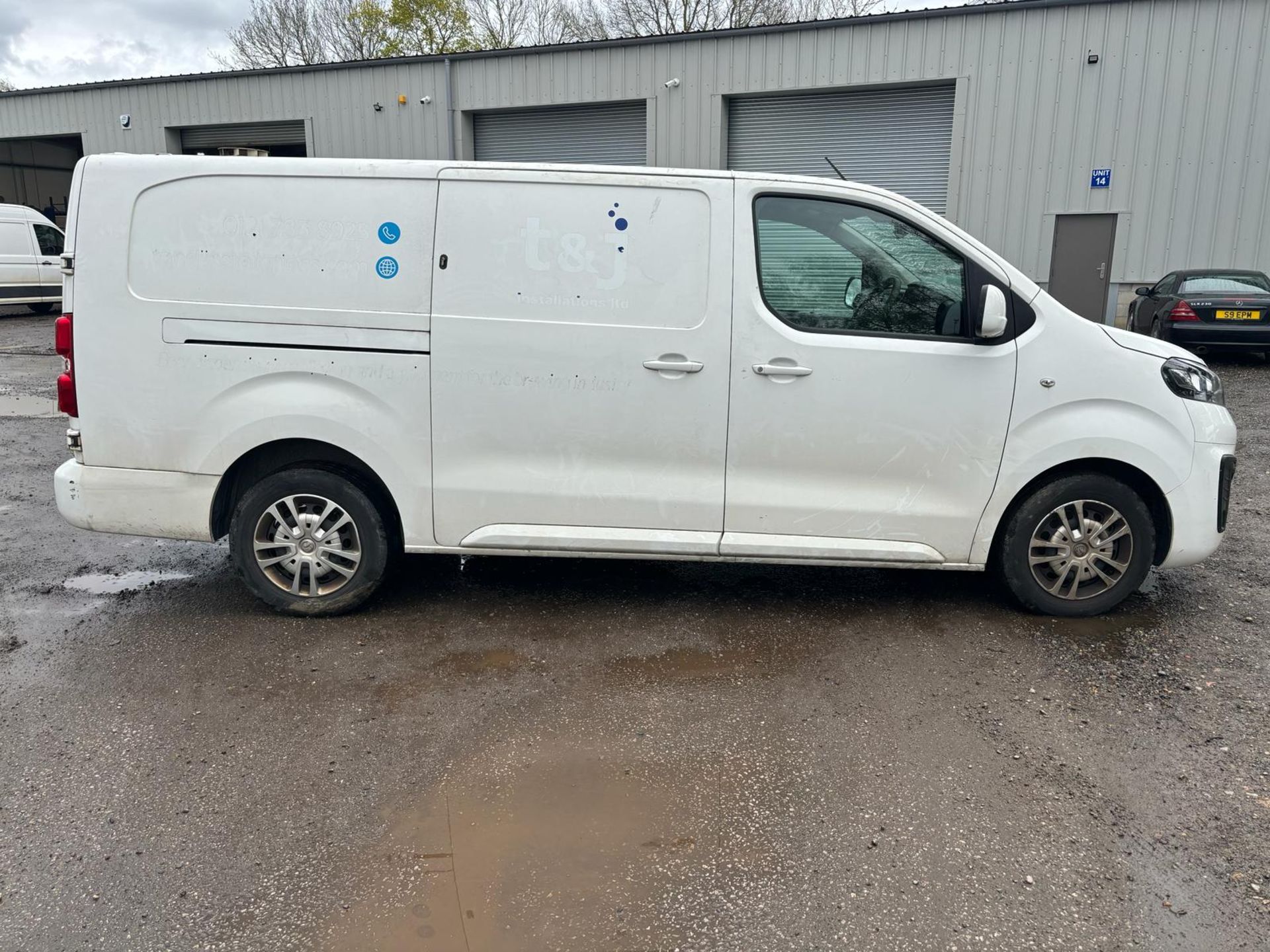 2019 69 VAUXHALL VIVARO SPORTIVE PANEL VAN - 73K MILES - EURO 6 - PLY LINED - AIR CON - Image 2 of 10