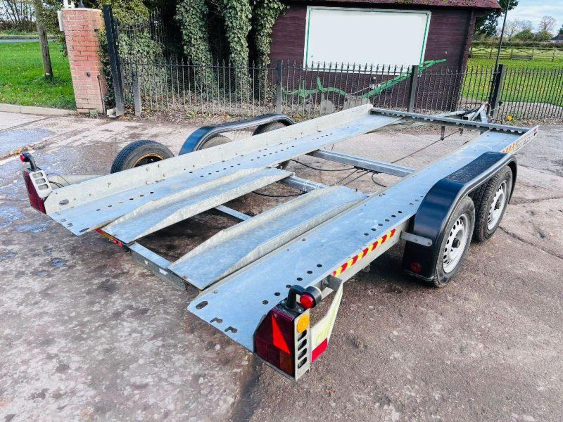 BRIAN JAMES TWIN-AXLE CAR TRANSPORTER TRAILER C/W LOADING RAMPS. - Image 5 of 11