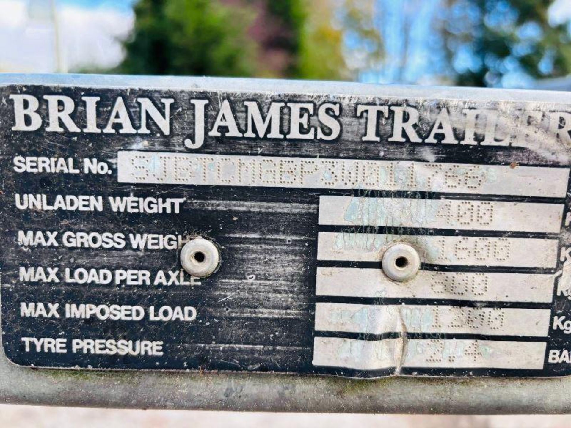 BRIAN JAMES TWIN-AXLE CAR TRANSPORTER TRAILER C/W LOADING RAMPS. - Bild 8 aus 11