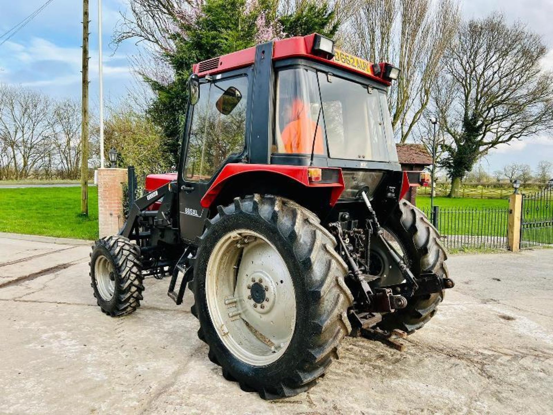 CASE 885XL TRACTOR C/W FRONT LOADER - Image 7 of 19