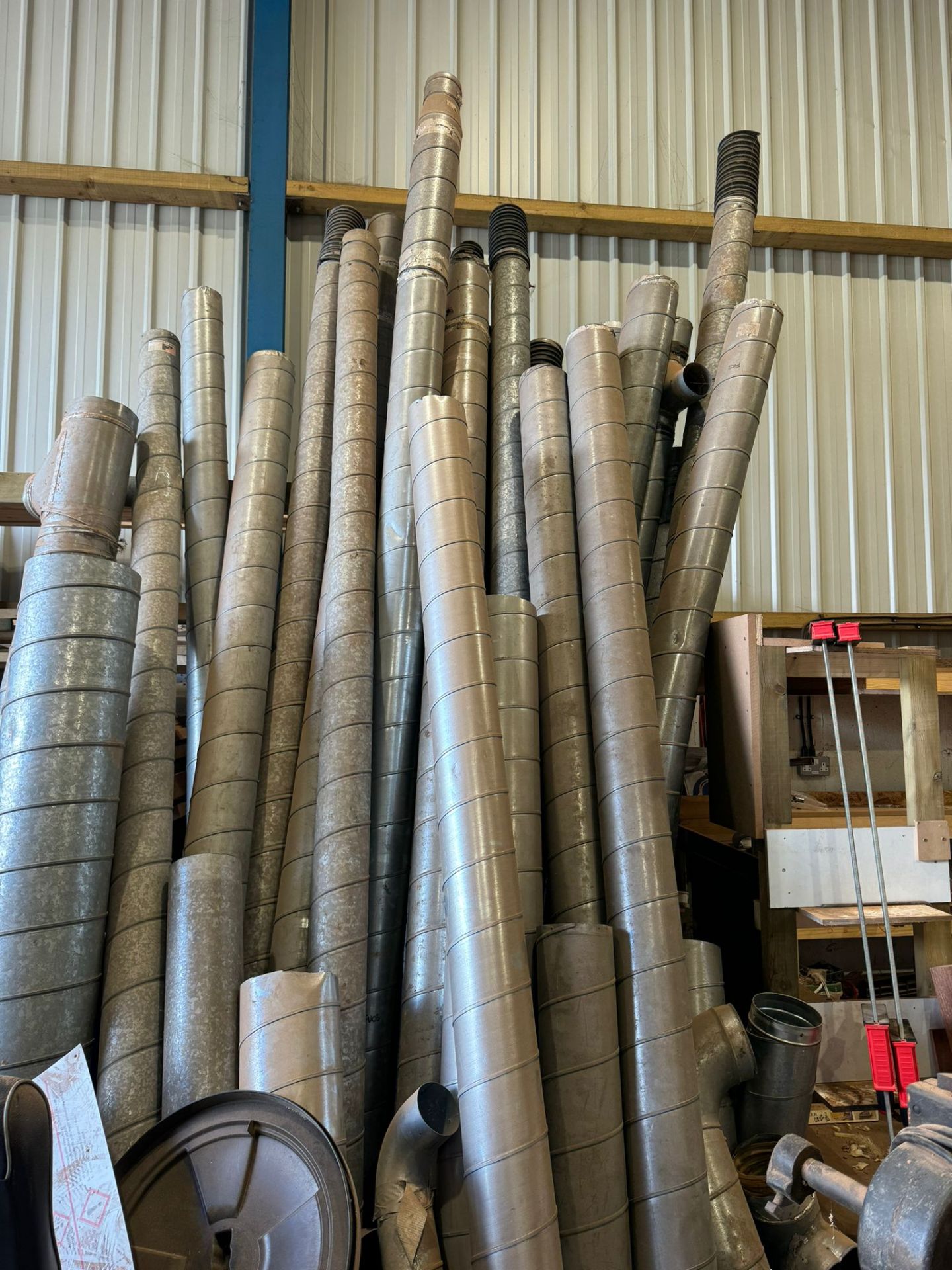 BULK LOAD OF DUCTING ALL DIFFERENT SIZES - Image 4 of 4