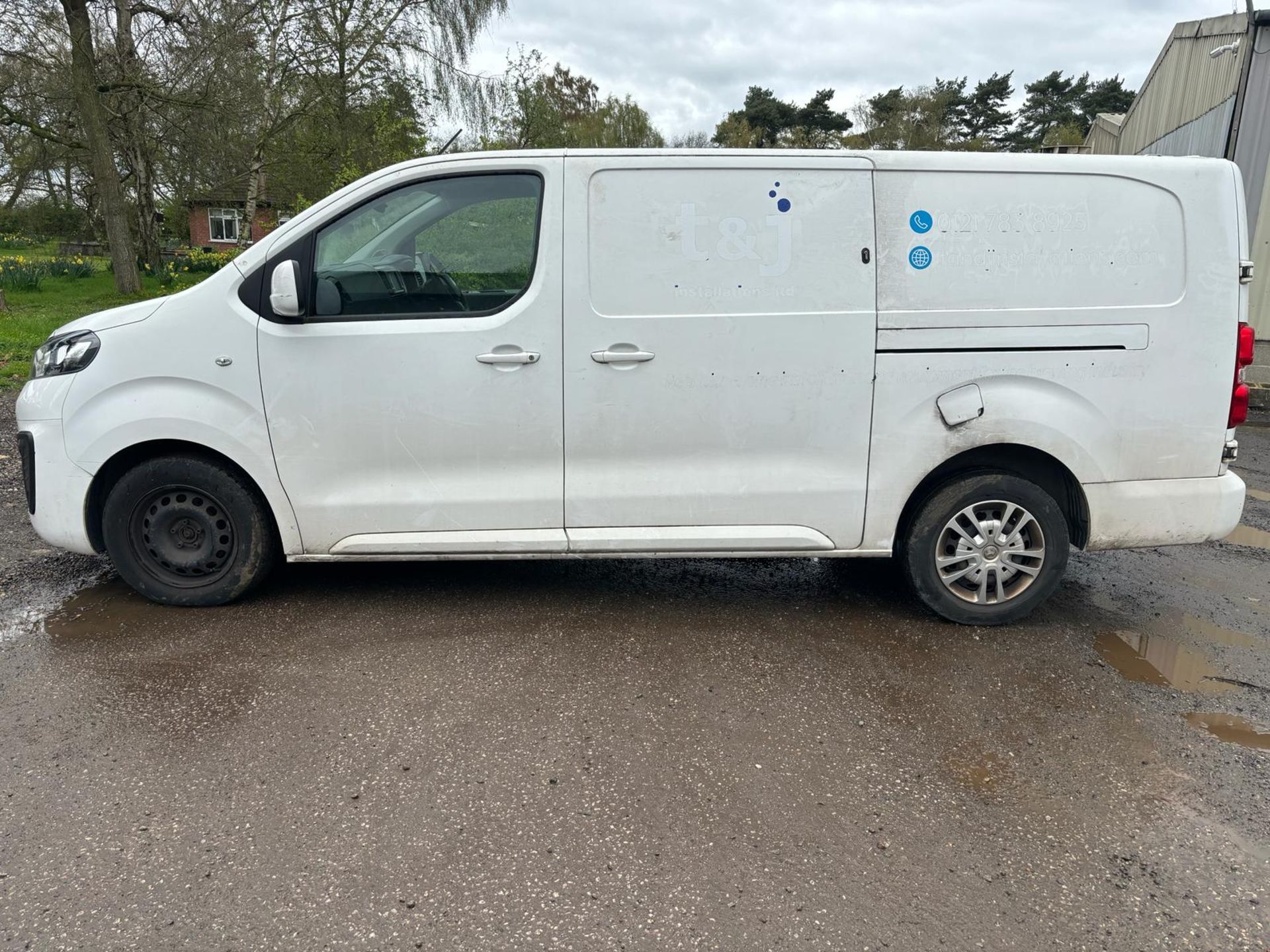 2019 69 VAUXHALL VIVARO SPORTIVE PANEL VAN - 73K MILES - EURO 6 - PLY LINED - AIR CON - Image 9 of 10