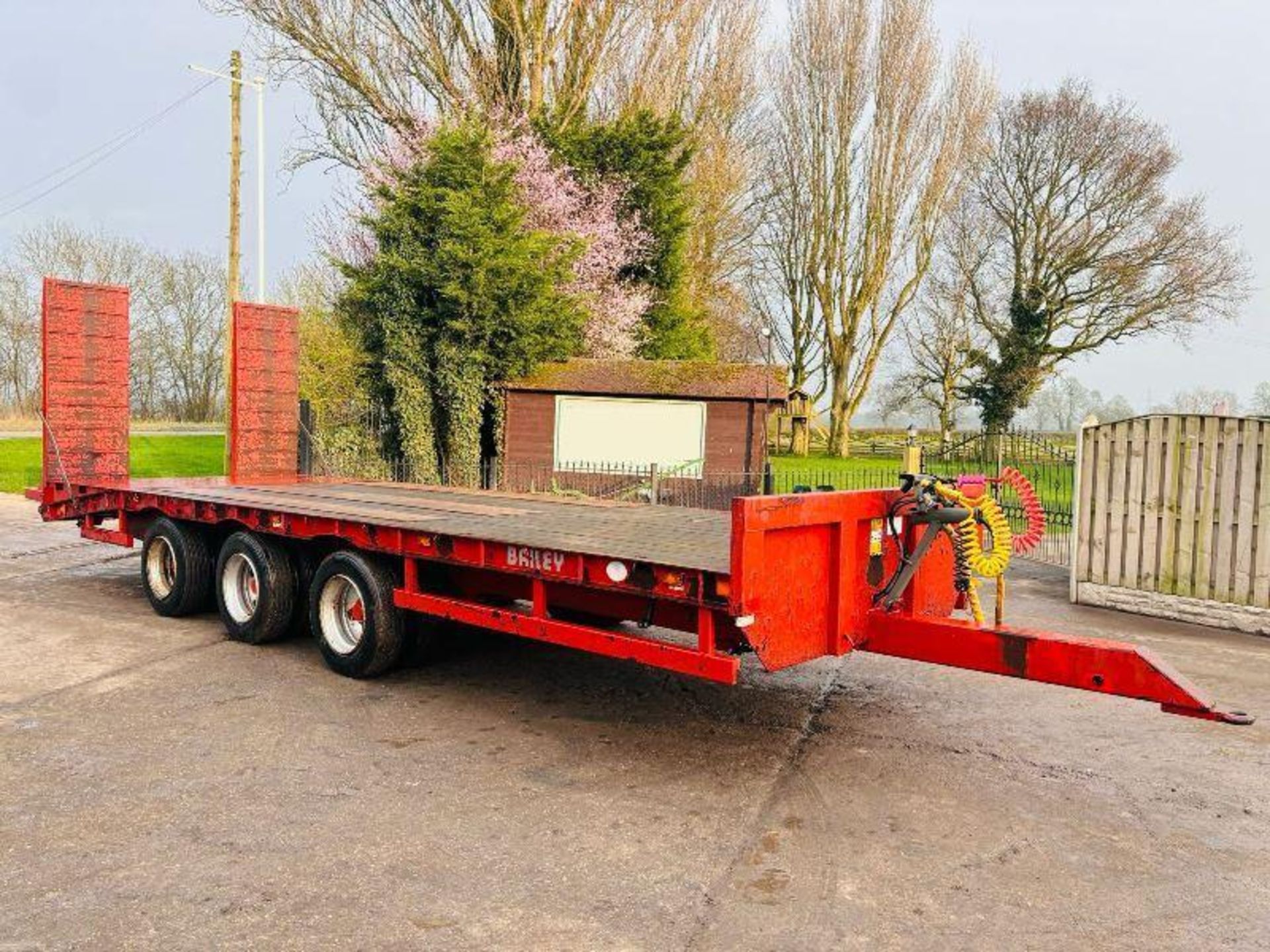 BAILEY TRI-AXLE DRAG TRAILER *YEAR 2012* C/W SPRUNG RAMPS. - Image 10 of 12