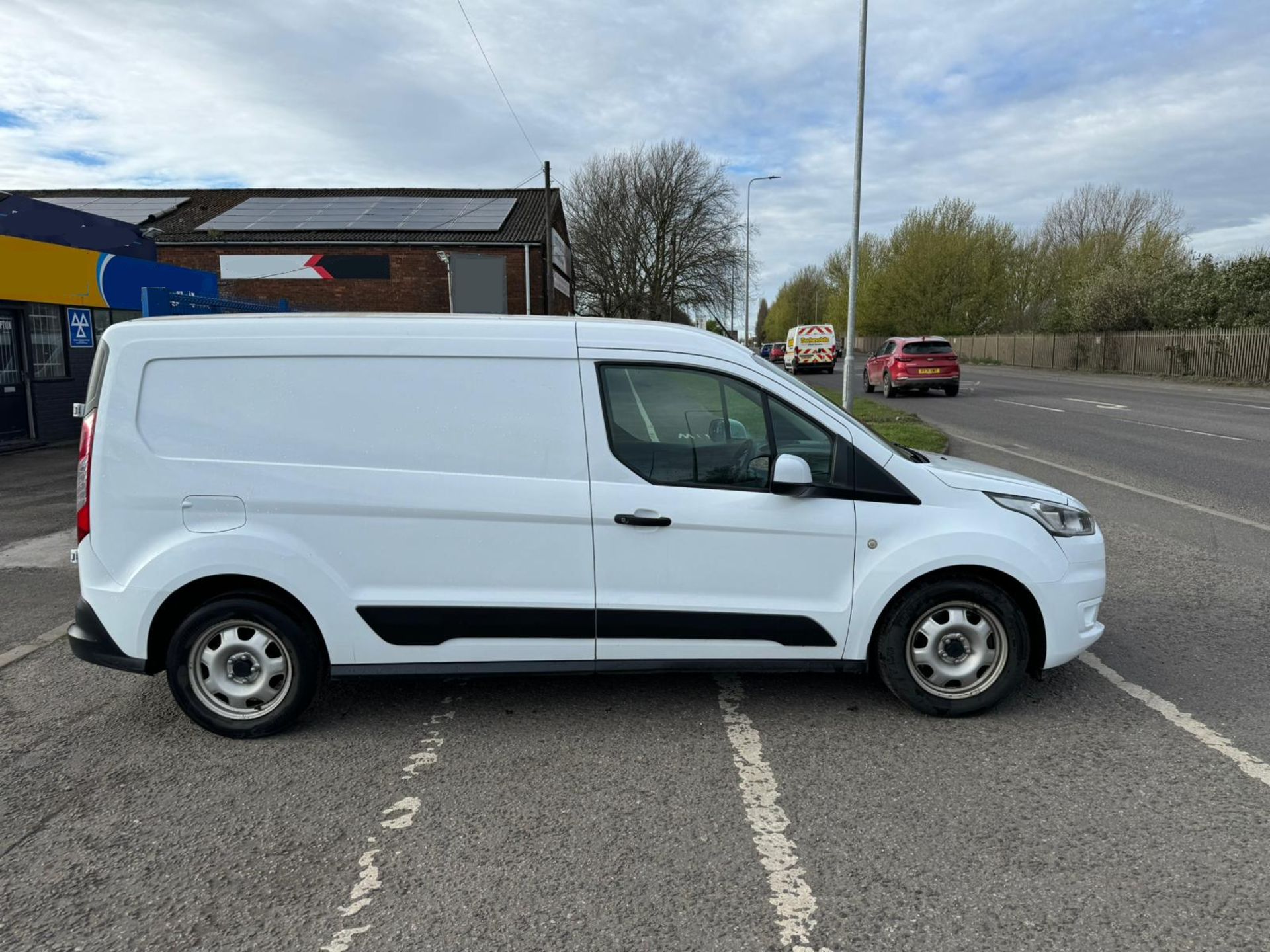 2018 68 FORD TRANSIT CONNECT L2 LWB PANEL VAN - 90K MILES - EURO 6 - 6 SPEED - PLY LINED - Image 8 of 12