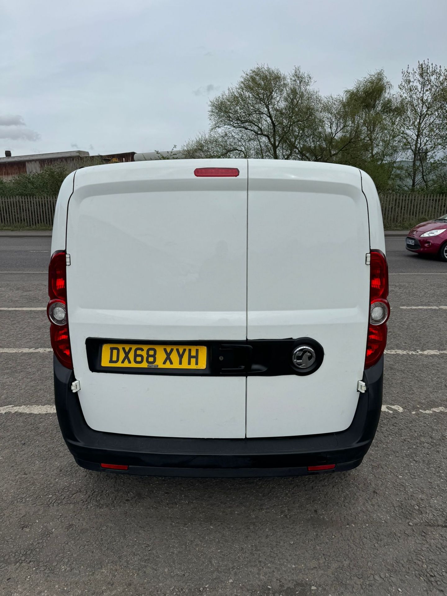 2018 68 VAUXHALL COMBO LWB PANEL VAN - 82K MILES - 1.6 6 SPEED - LWB - EURO 6 - PLY LINED - Image 9 of 12