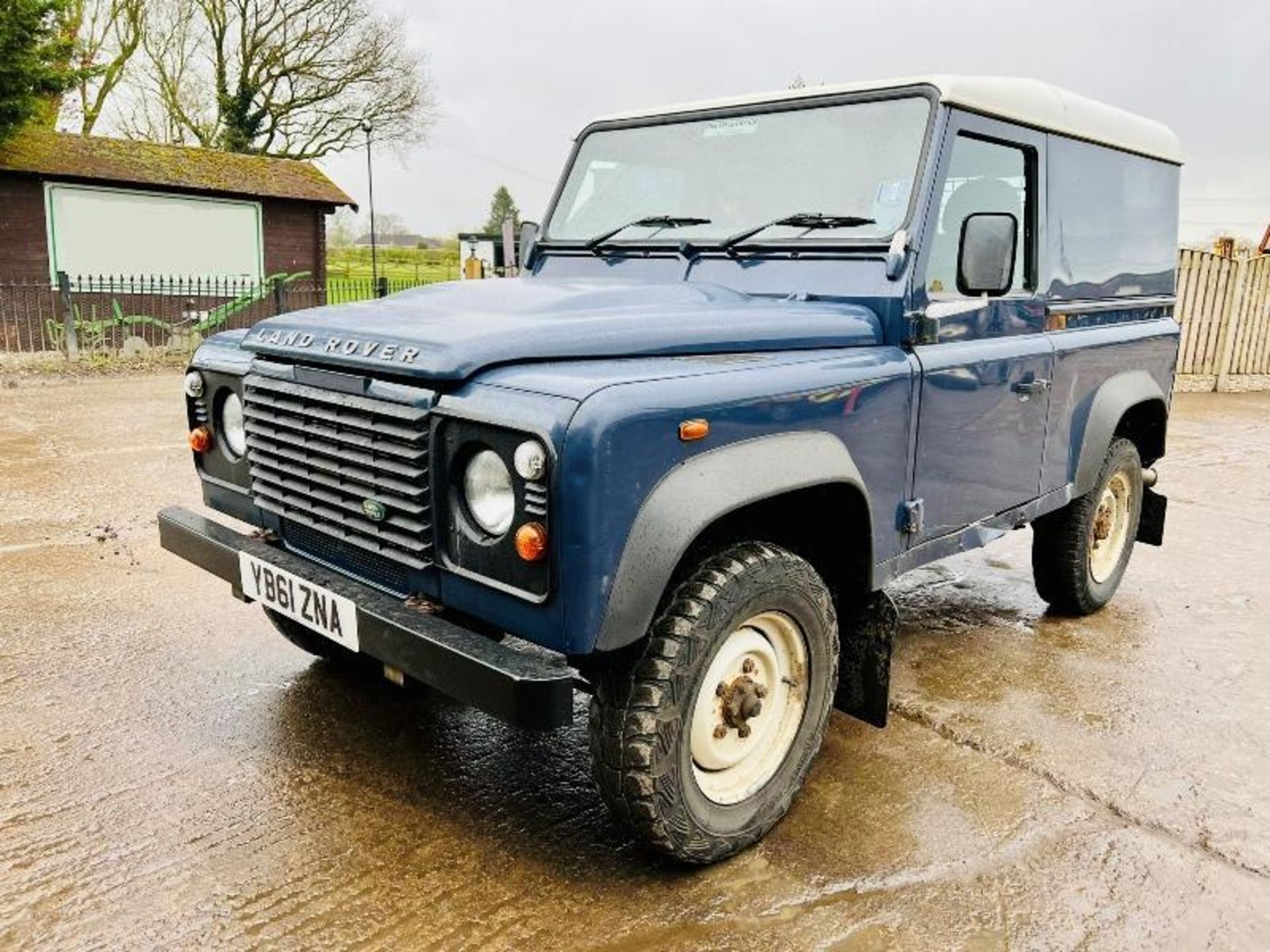 LAND ROVER DEFENDER 90 *1 OWNER FROM NEW, YEAR 2012, MOT'D TILL MARCH 2025* - Image 14 of 16