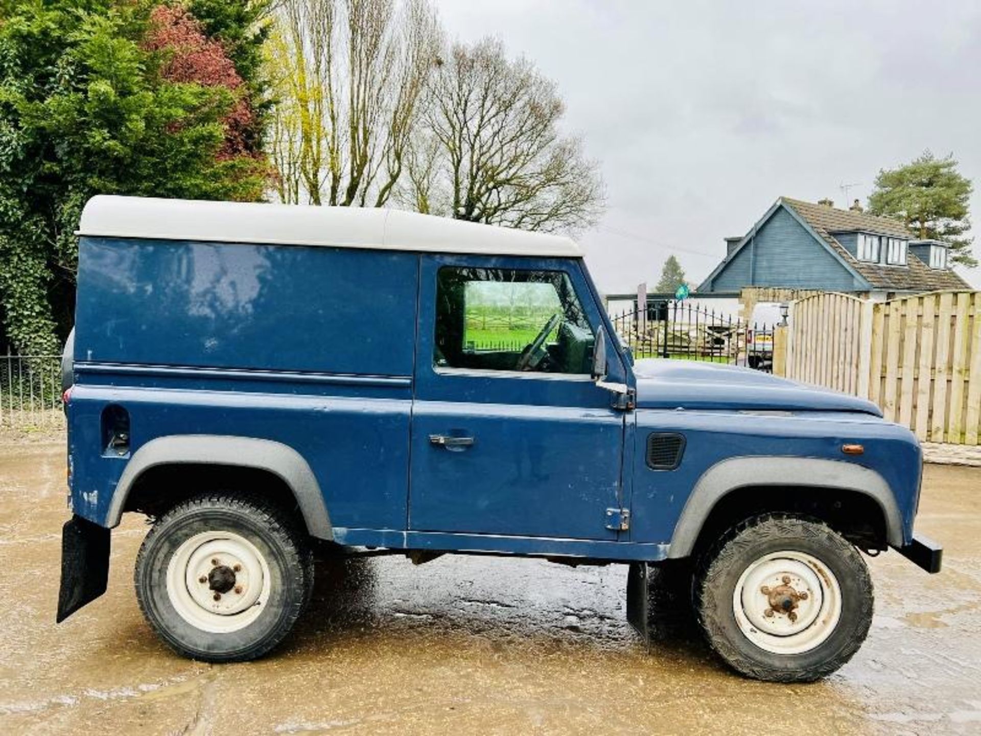 LAND ROVER DEFENDER 90 *1 OWNER FROM NEW, YEAR 2012, MOT'D TILL MARCH 2025* - Image 9 of 16