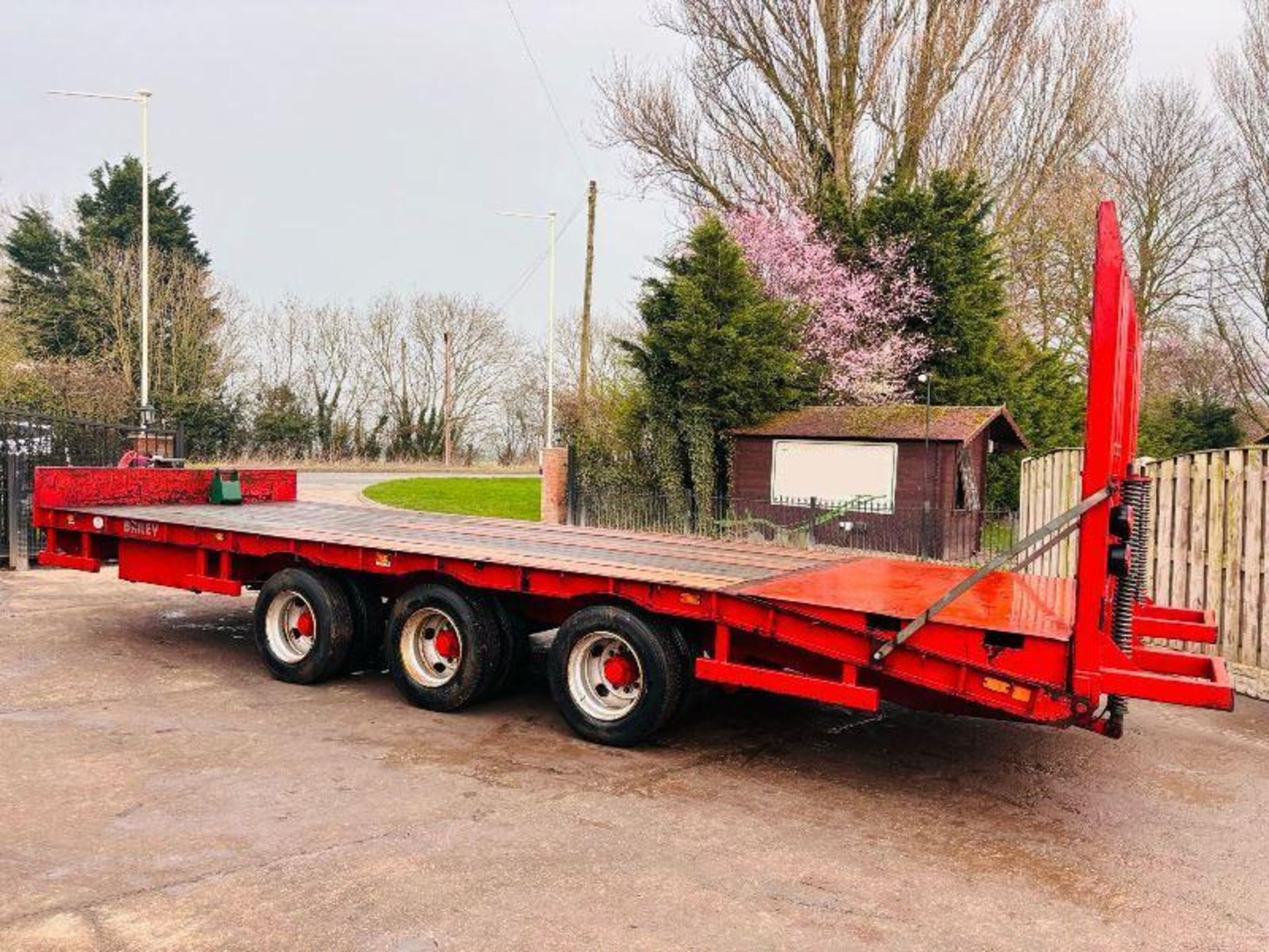 BAILEY TRI-AXLE DRAG TRAILER *YEAR 2012* C/W SPRUNG RAMPS. - Image 11 of 12