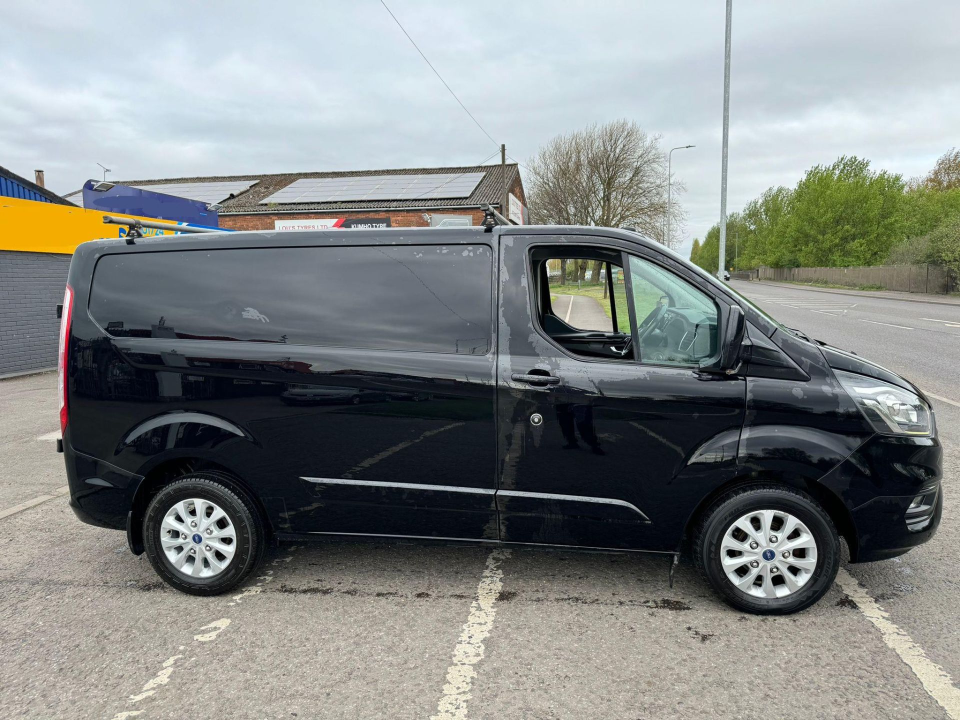2018 68 FORD TRANSIT CUSTOM LIMITED PANEL VAN - 114K MILES - EURO 6 - AIR CON -  ALLOY WHEELS  - Image 9 of 12