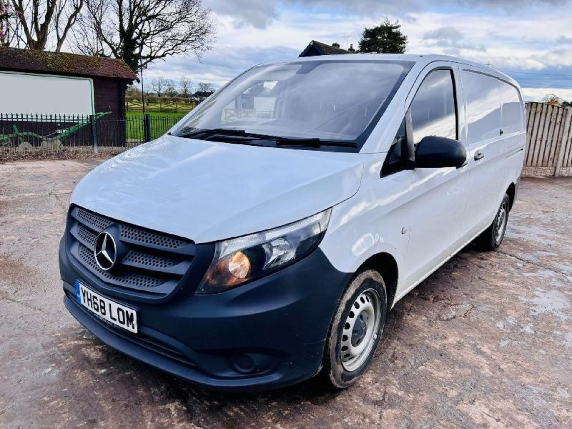 2018 MERCEDES VITO 109CDI VAN - ELECTRIC WINDOW - BULK HEAD - SIDE LOADING DOOR - Image 17 of 18