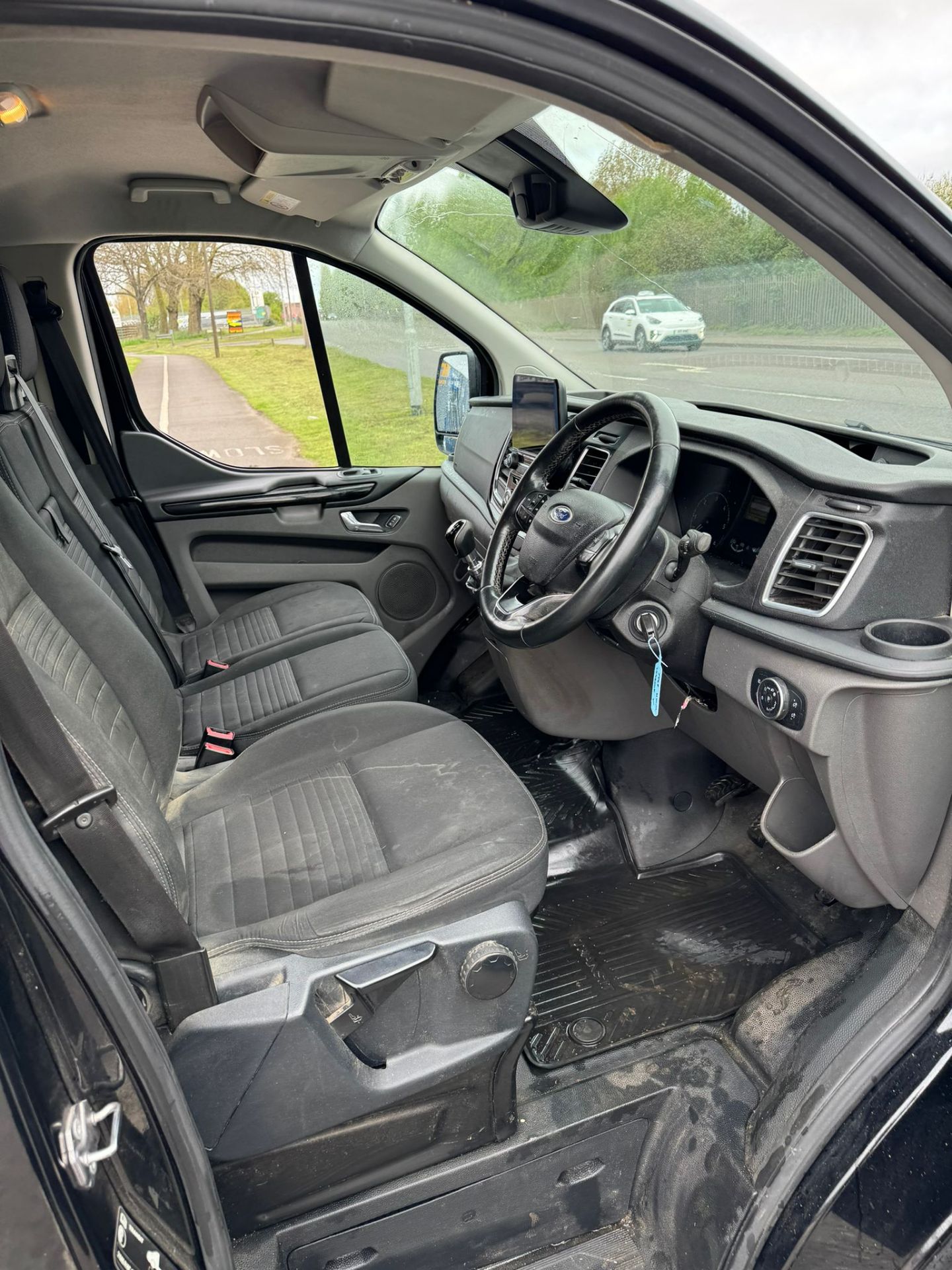 2018 68 FORD TRANSIT CUSTOM LIMITED PANEL VAN - 114K MILES - EURO 6 - AIR CON -  ALLOY WHEELS  - Image 6 of 12