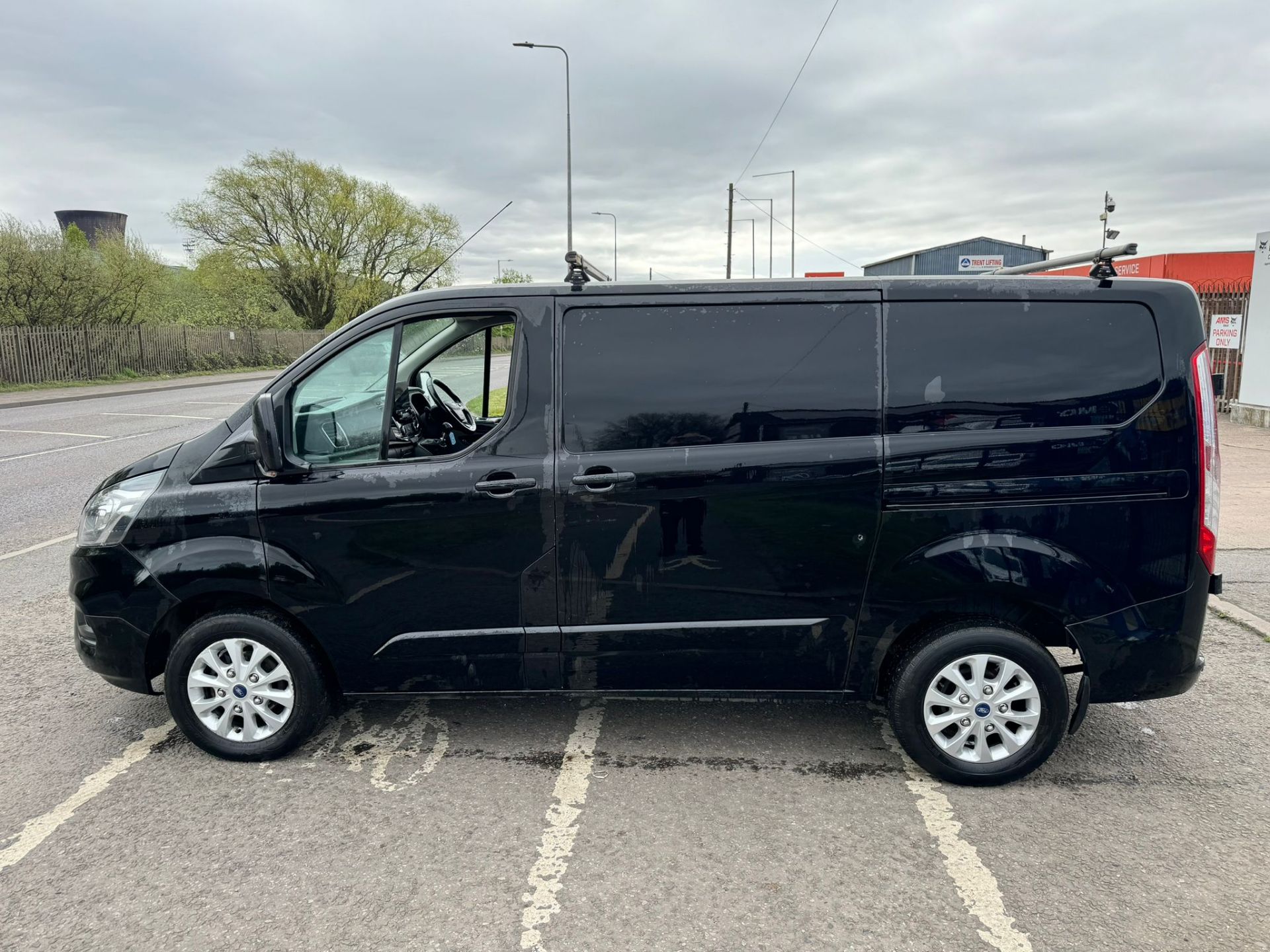 2018 68 FORD TRANSIT CUSTOM LIMITED PANEL VAN - 114K MILES - EURO 6 - AIR CON -  ALLOY WHEELS  - Image 4 of 12