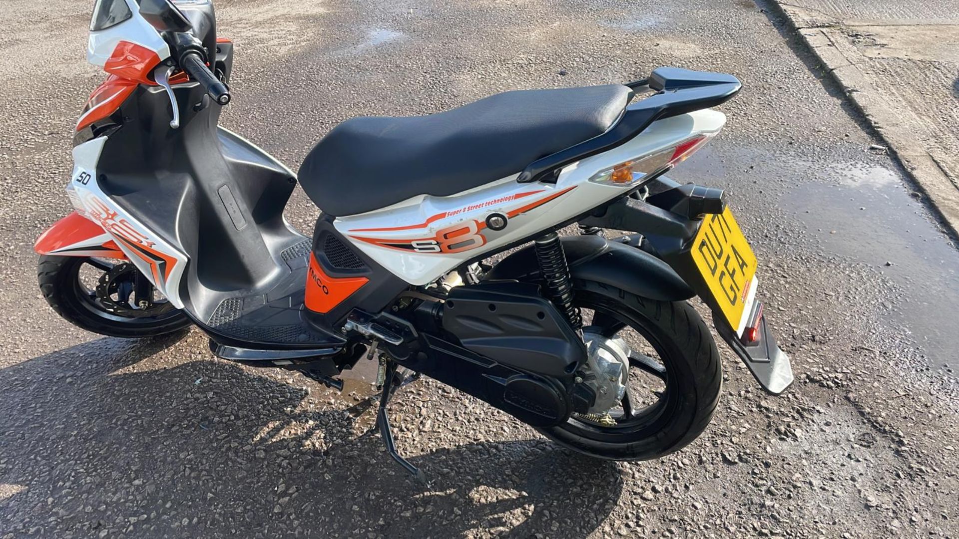 2020 71 KYMCO SUPER 8 50 SCOOTER - ONLY 291 WARRANTED MILES FROM NEW - Image 2 of 3