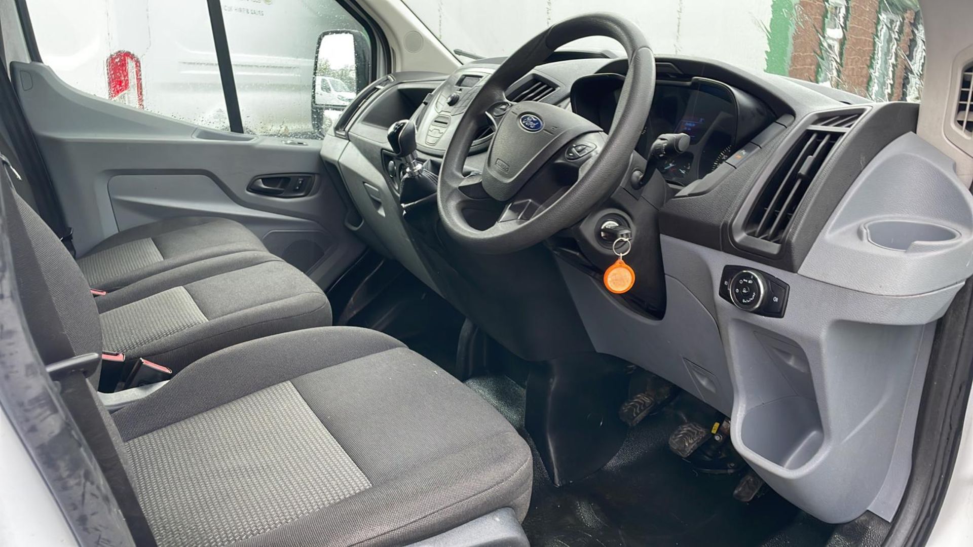 2019 FORD TRANSIT 350 XLWB (JUMBO) VAN - OVER 4 METERS INSIDE REAR - 42.078 MILES - Image 7 of 12