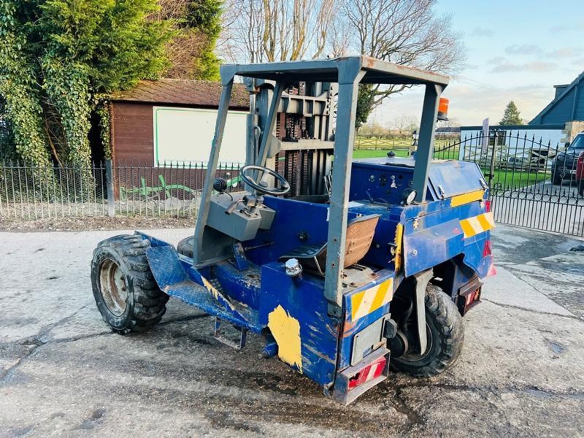 MOFFETT M2275 DIESEL FORKLIFT C/W SUPPORT LEGS & PUSH OUT BOOM - Image 11 of 14