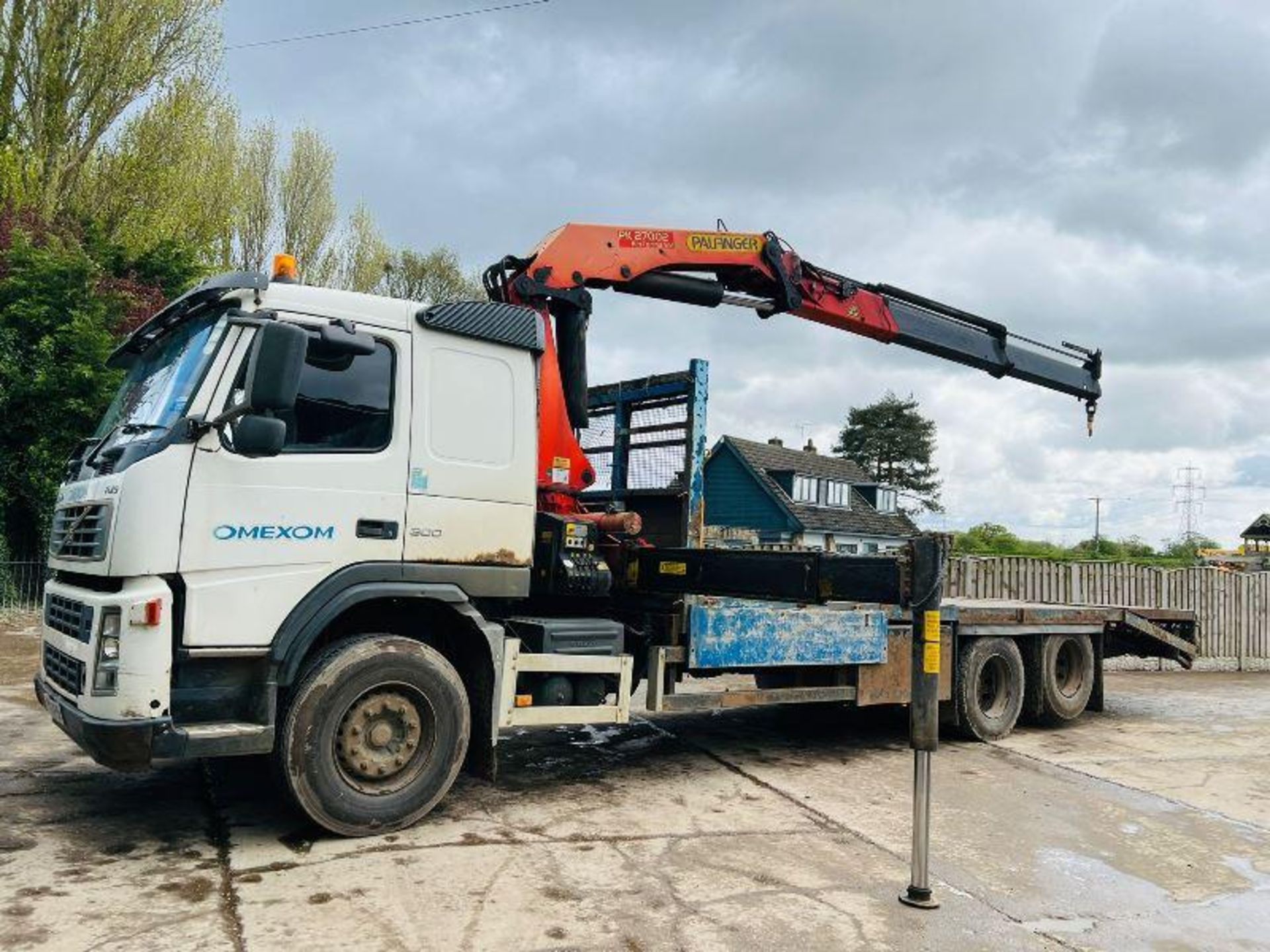 VOLVO FM9 300 8X2 LORRY C/W REMOTE CONTROL PALFINGER PK27002 CRANE 