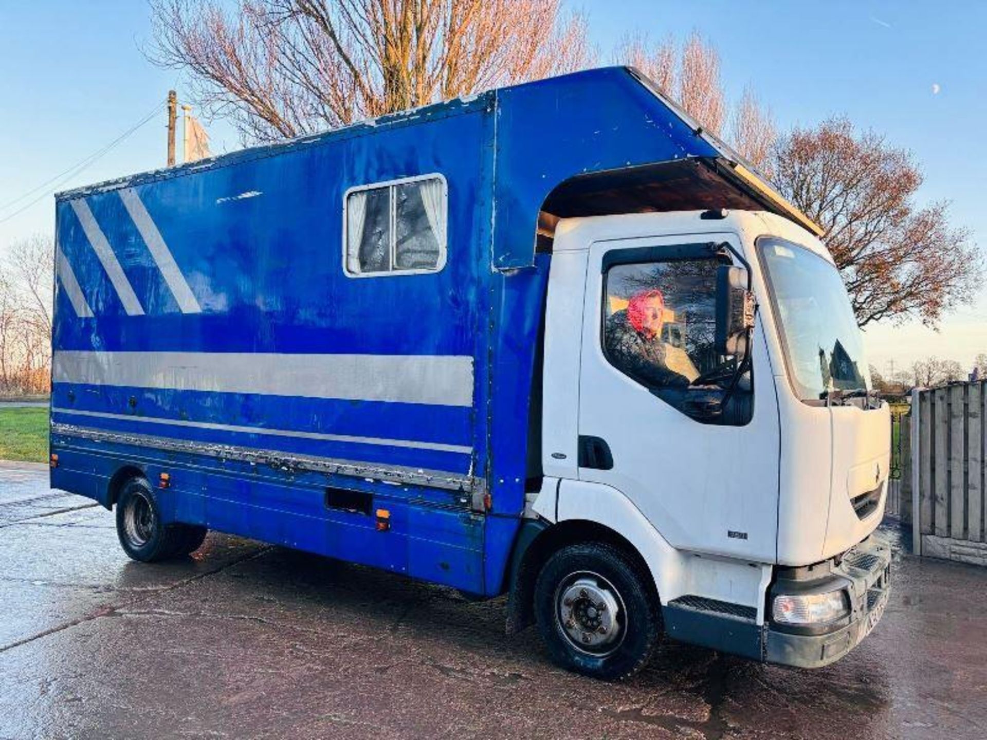 RENAULT 42AEA1 HORSE BOX LORRY C/W MANUAL GEAR BOX - Image 6 of 18