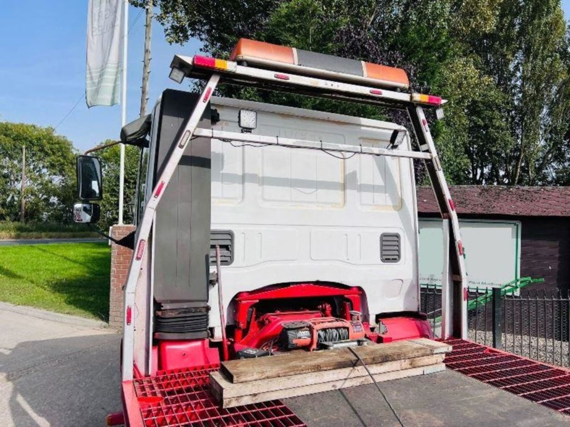 IVECO ML75E17 4X2 BEAVER TAIL LORRY C/W RAMPS - Image 12 of 17