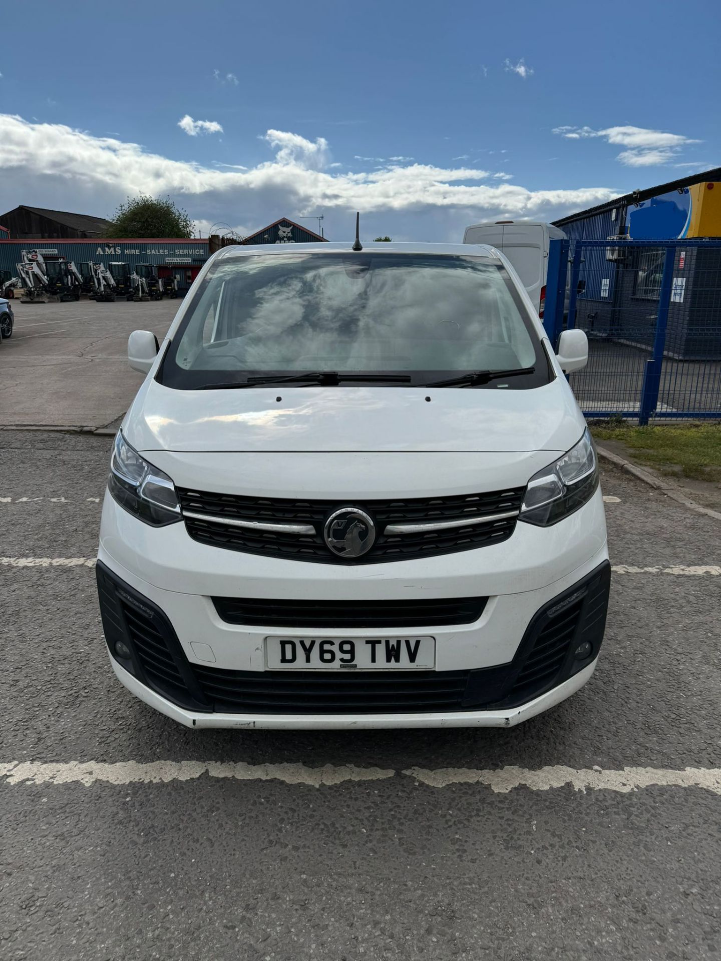 2019 69 VAUXHALL VIVARO SPORTIVE PANEL VAN - 73K MILES - EURO 6 - PLY LINED - AIR CON - Image 7 of 11