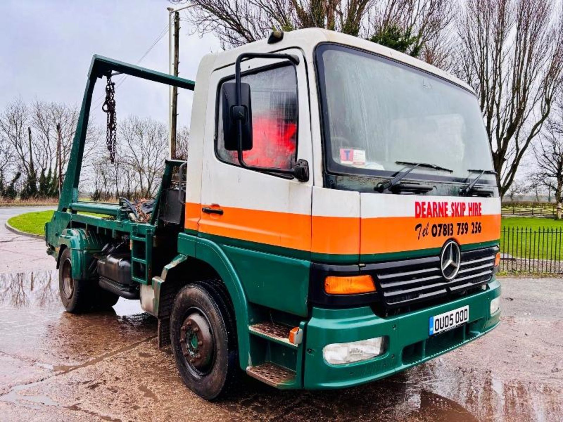 MERCEDES 1318 4X2 SKIP LORRY C/W REAR SUPPORT LEGS - Image 14 of 14