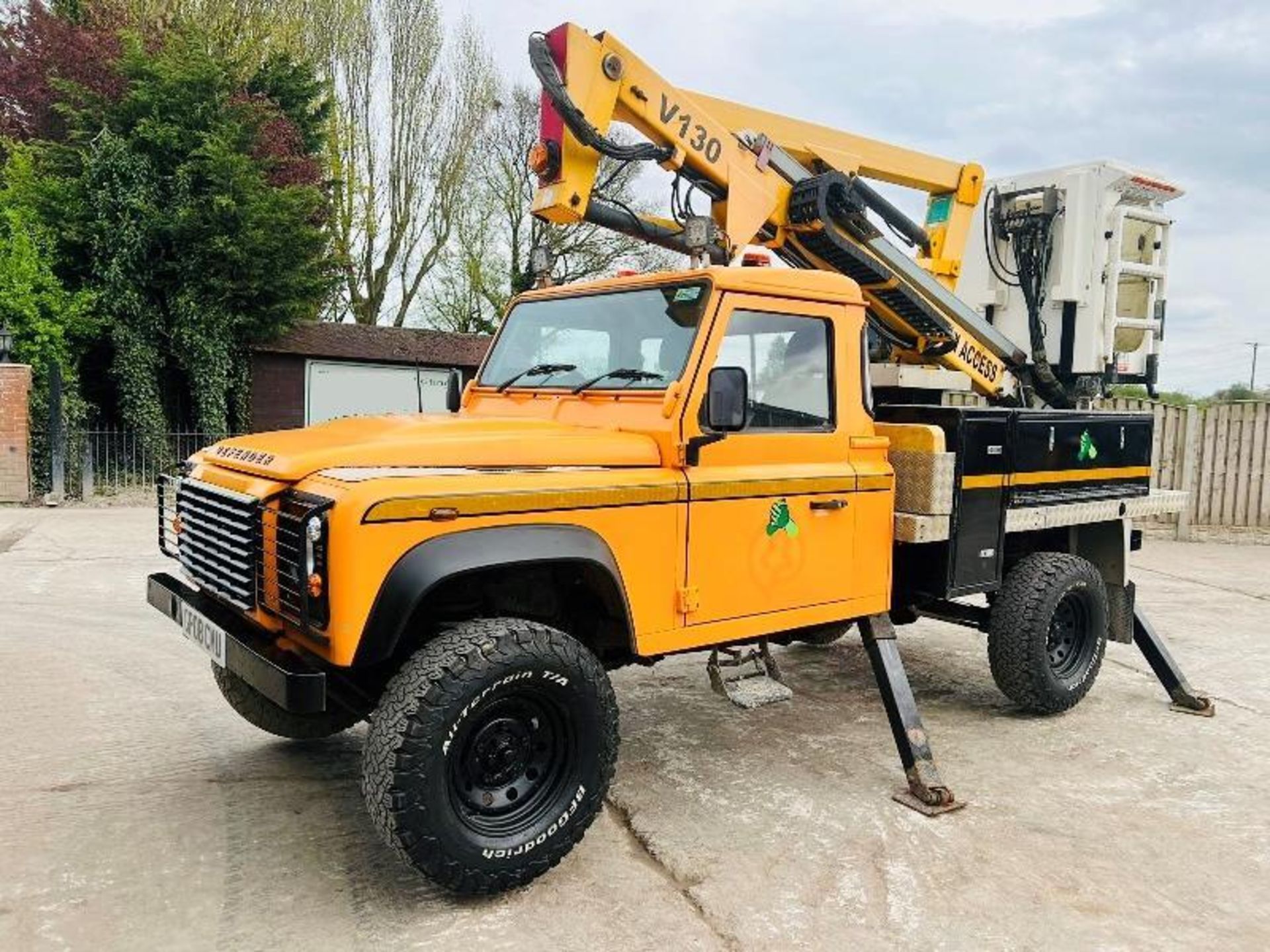 2008 LAND ROVER DEFENDER 130 *YEAR 2008* C/W NIFTY MAN LIFT  - Image 2 of 19