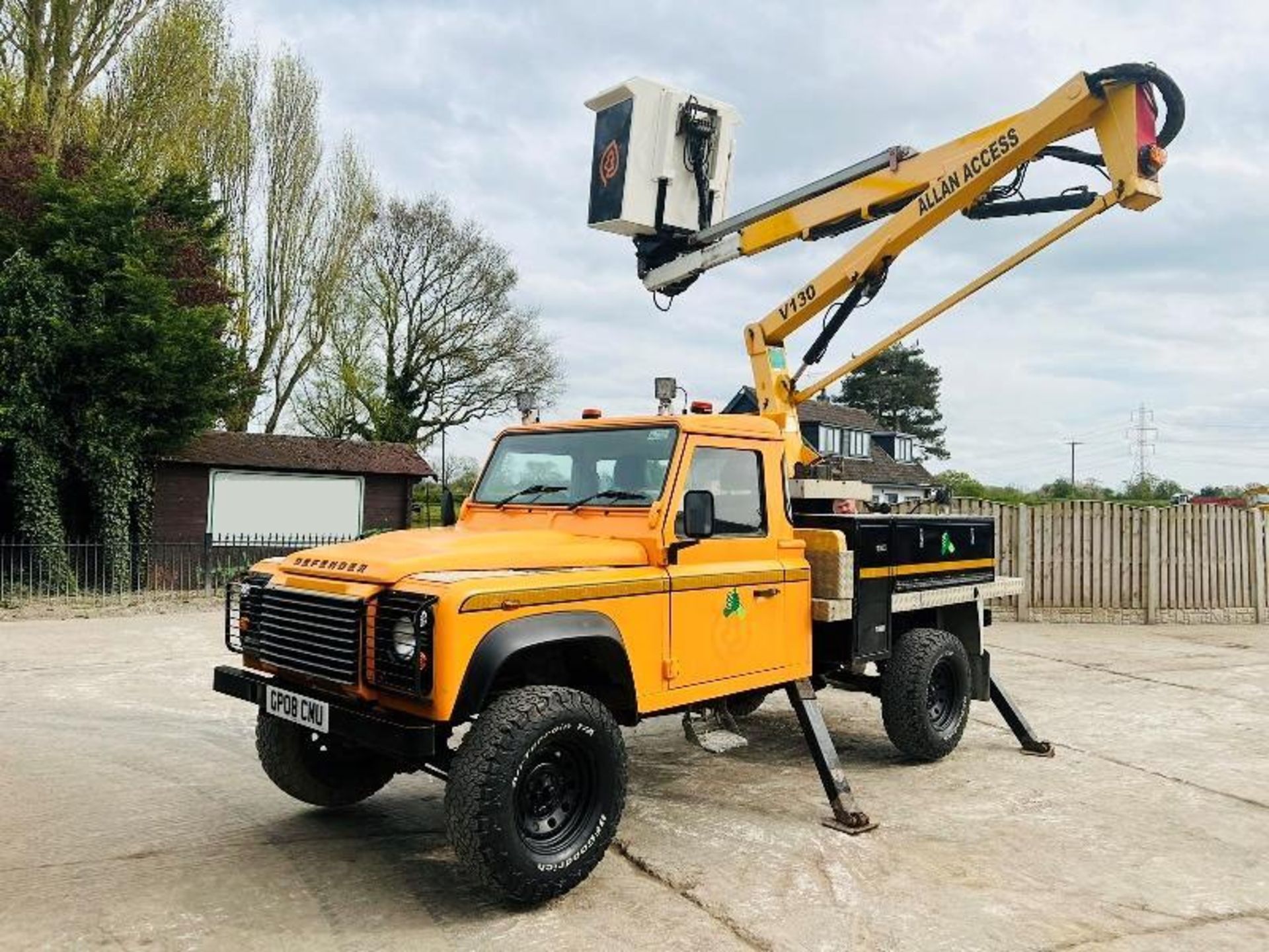 2008 LAND ROVER DEFENDER 130 *YEAR 2008* C/W NIFTY MAN LIFT  - Image 18 of 19