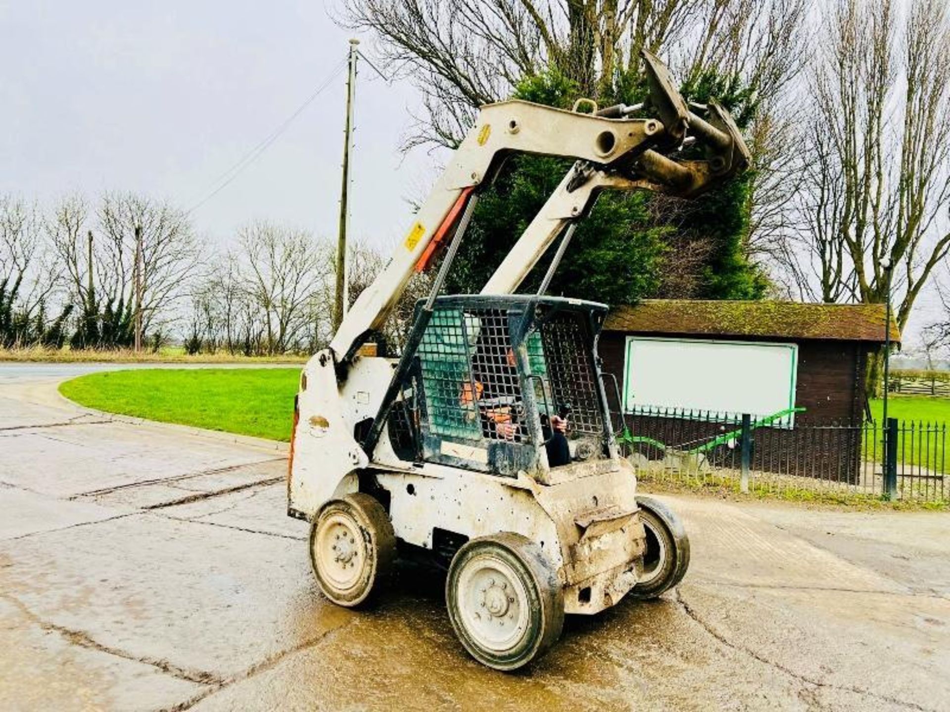 BOBCAT S220 SKIDSTEER *HIGH FLOW* C/W SOLID TYRES - Image 13 of 15