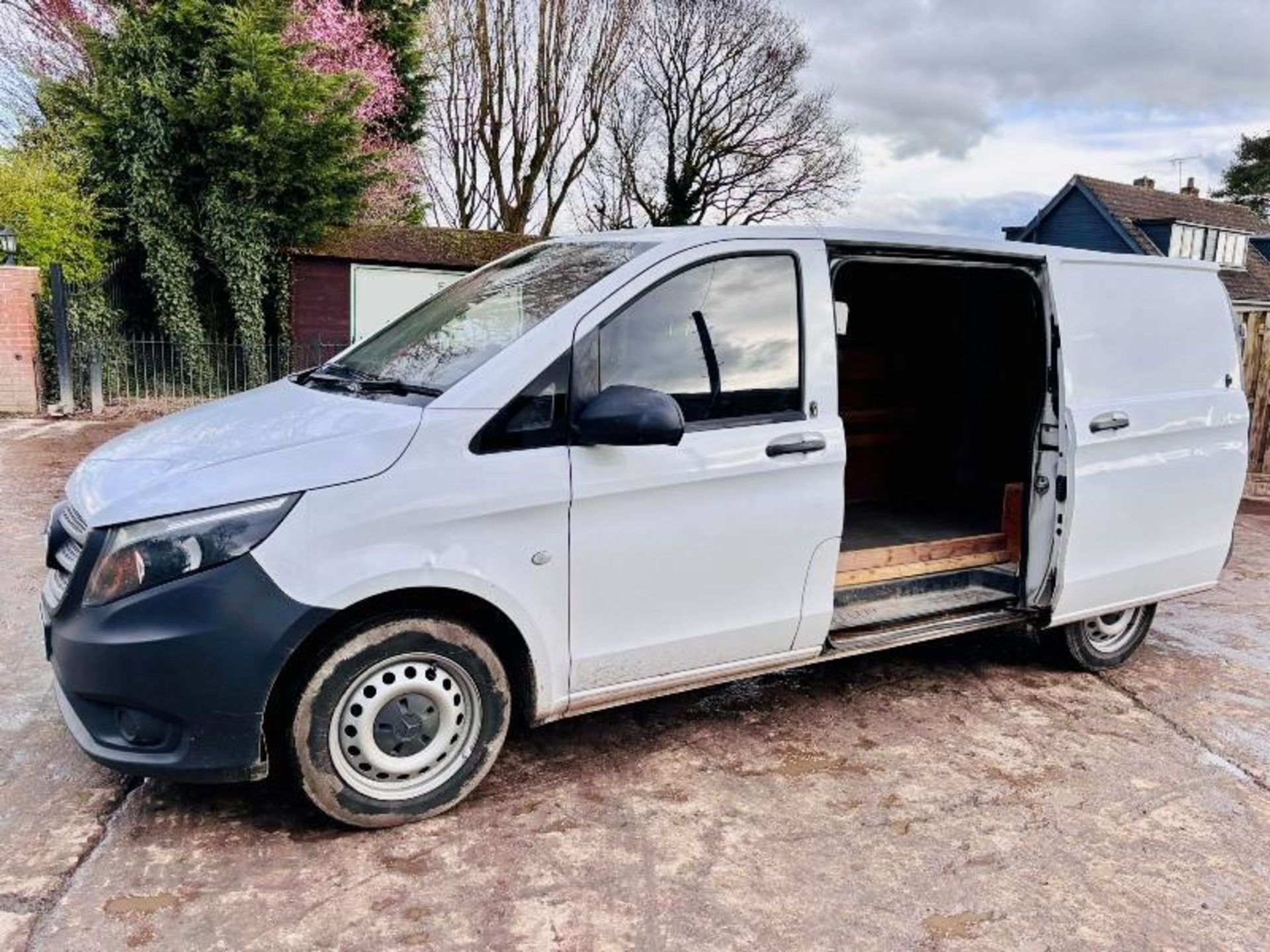 2018 MERCEDES VITO 109CDI VAN - ELECTRIC WINDOW - BULK HEAD - SIDE LOADING DOOR - Bild 15 aus 18