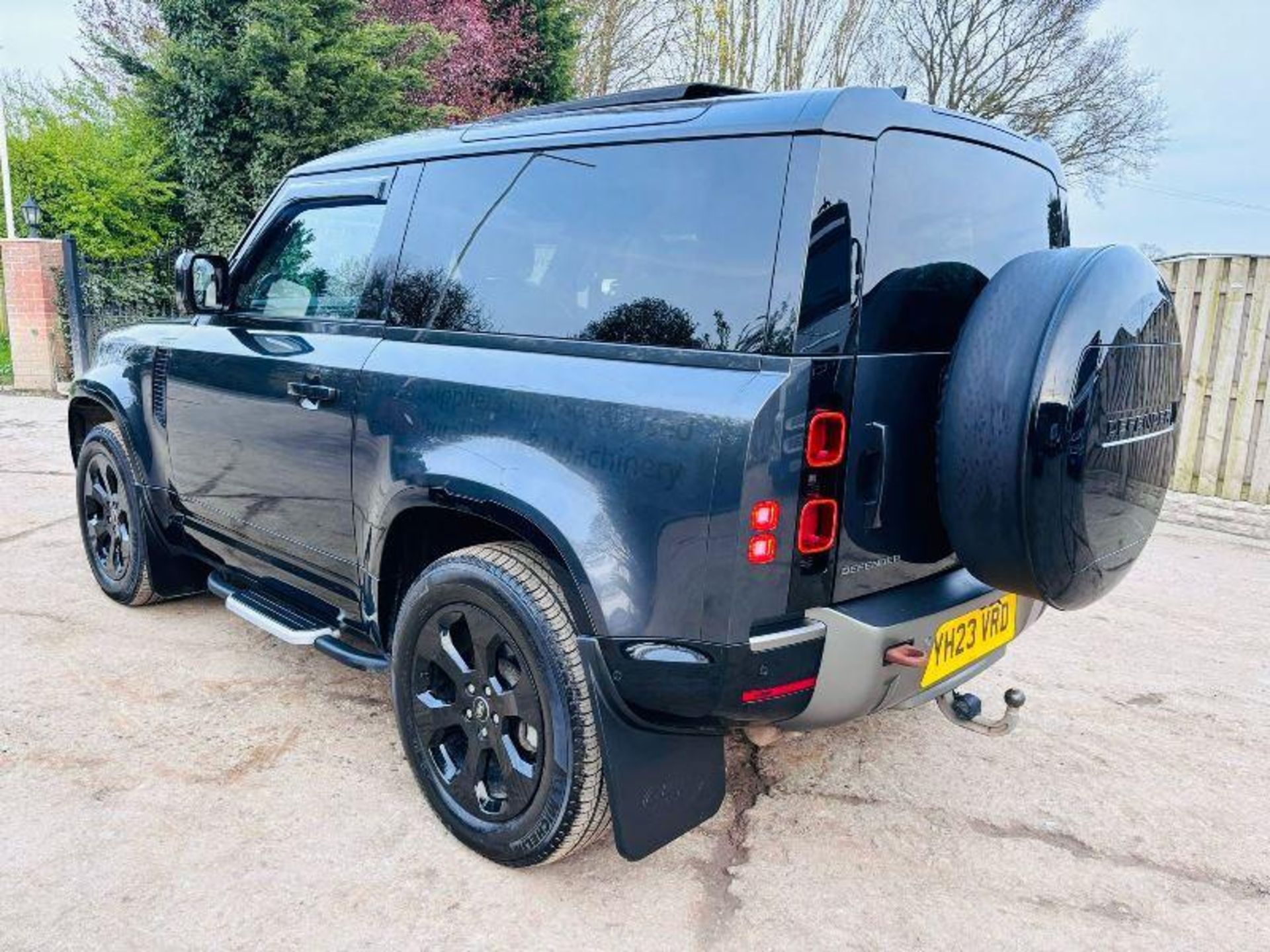 2023 LAND ROVER DEFENDER 90 XDYNAMIC S - 11074 MILES - C/W ELECTRIC TOW BAR. - Image 12 of 18