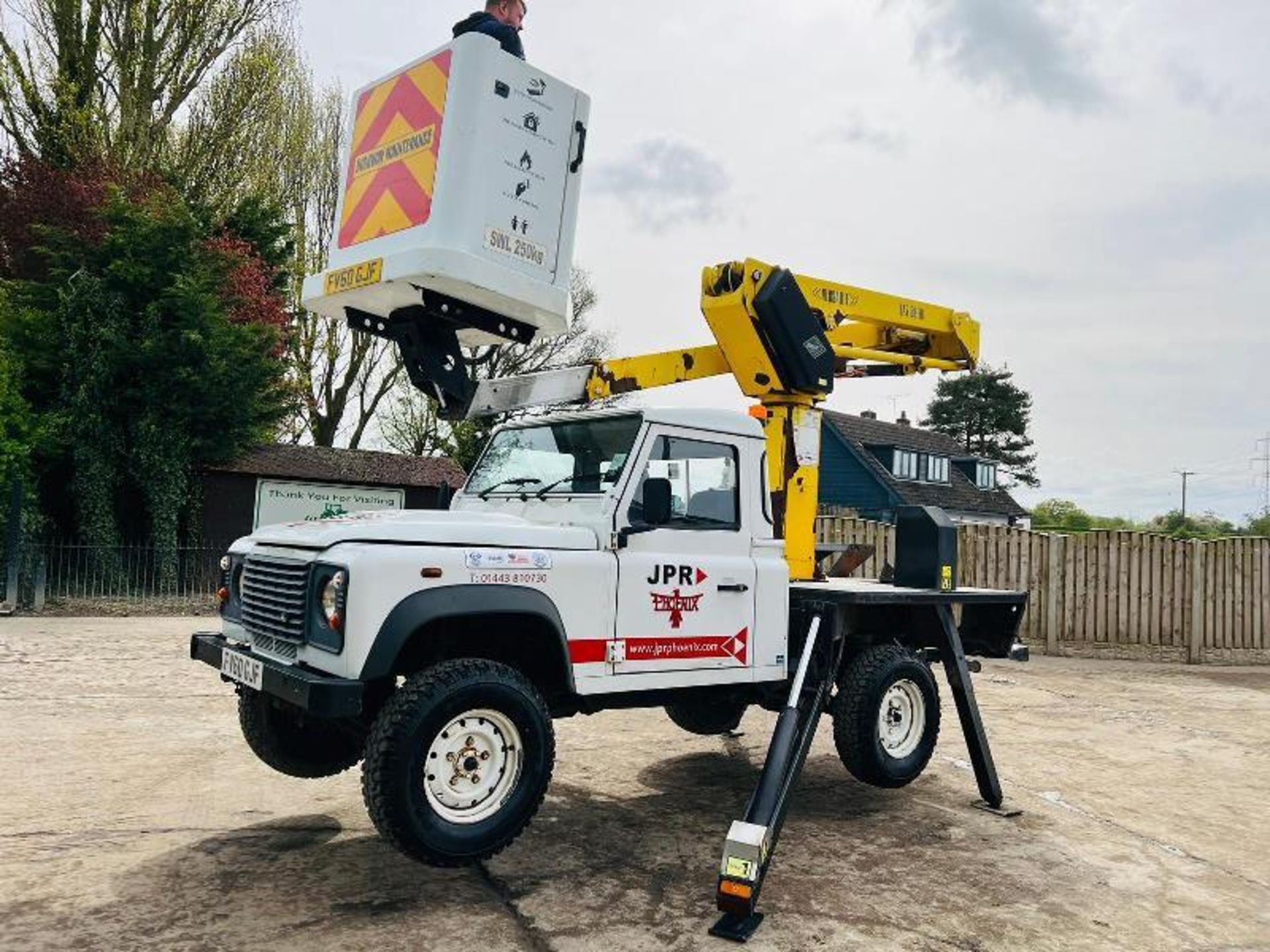 LAND ROVER DEFENDER *YEAR 2010* C/W VERSALIFT MAN LIFT  - Image 5 of 20