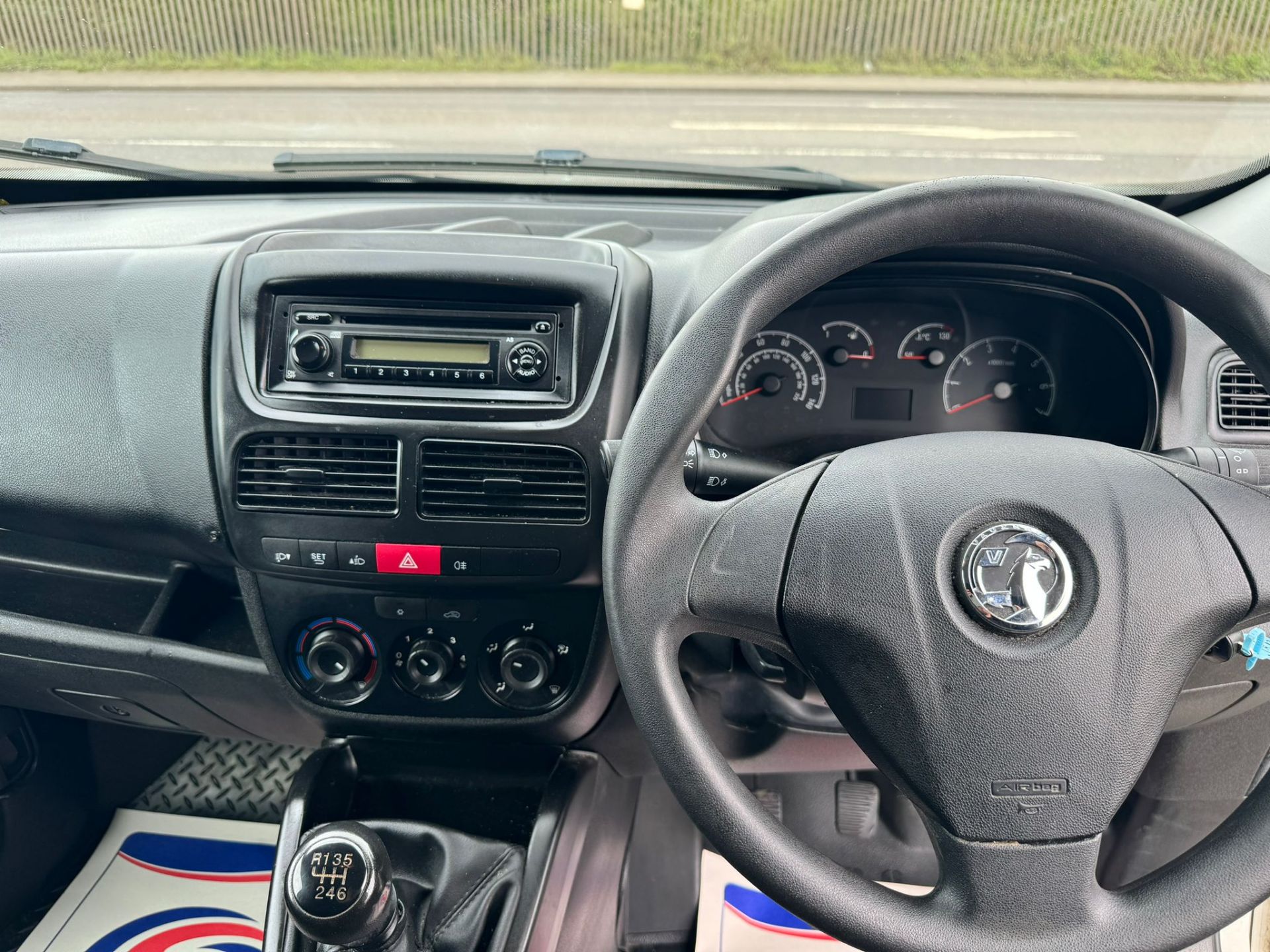 2018 68 VAUXHALL COMBO LWB PANEL VAN - 82K MILES - 1.6 6 SPEED - LWB - EURO 6 - PLY LINED - Bild 8 aus 12