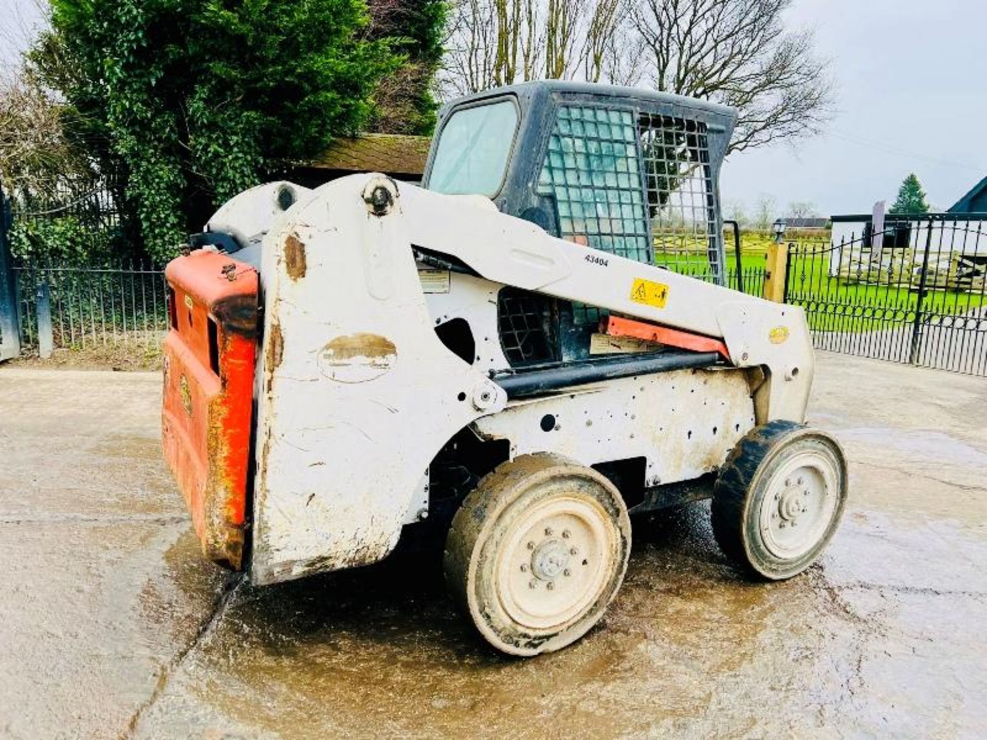 BOBCAT S220 SKIDSTEER *HIGH FLOW* C/W SOLID TYRES - Image 6 of 15