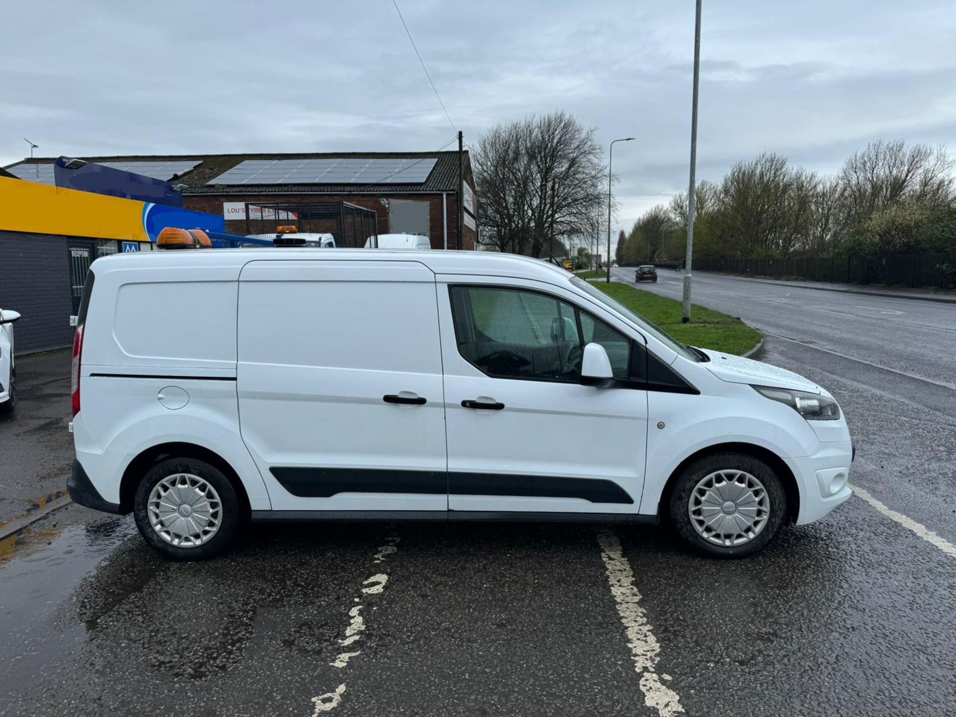 2015 15 FORD TRANSIT CONNECT LWB PANEL VAN - 95K MILES - AIR CON - TWIN SIDE DOORS - EX WATER BOARD - Image 9 of 11